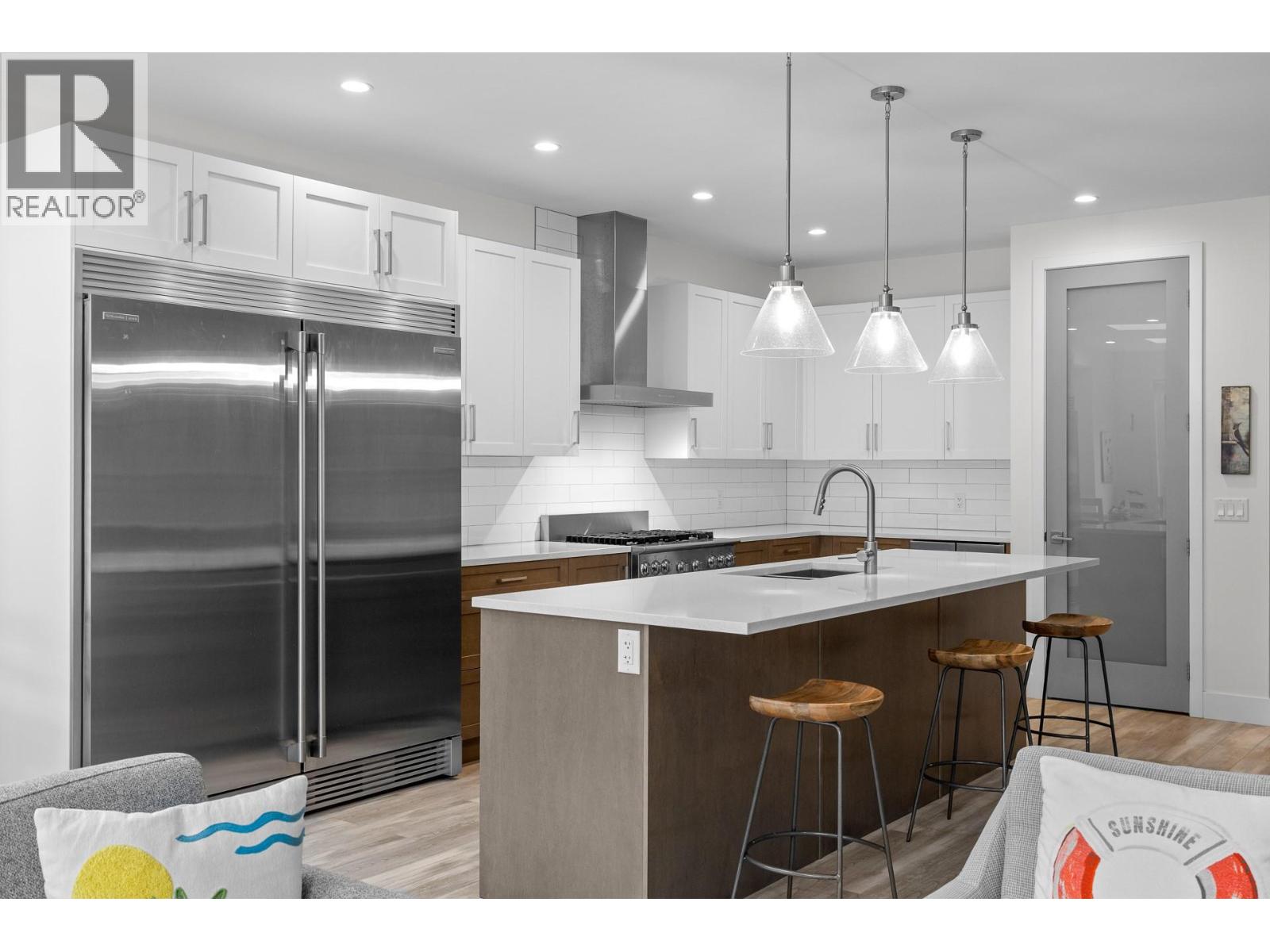 827 Saucier Avenue, Kelowna