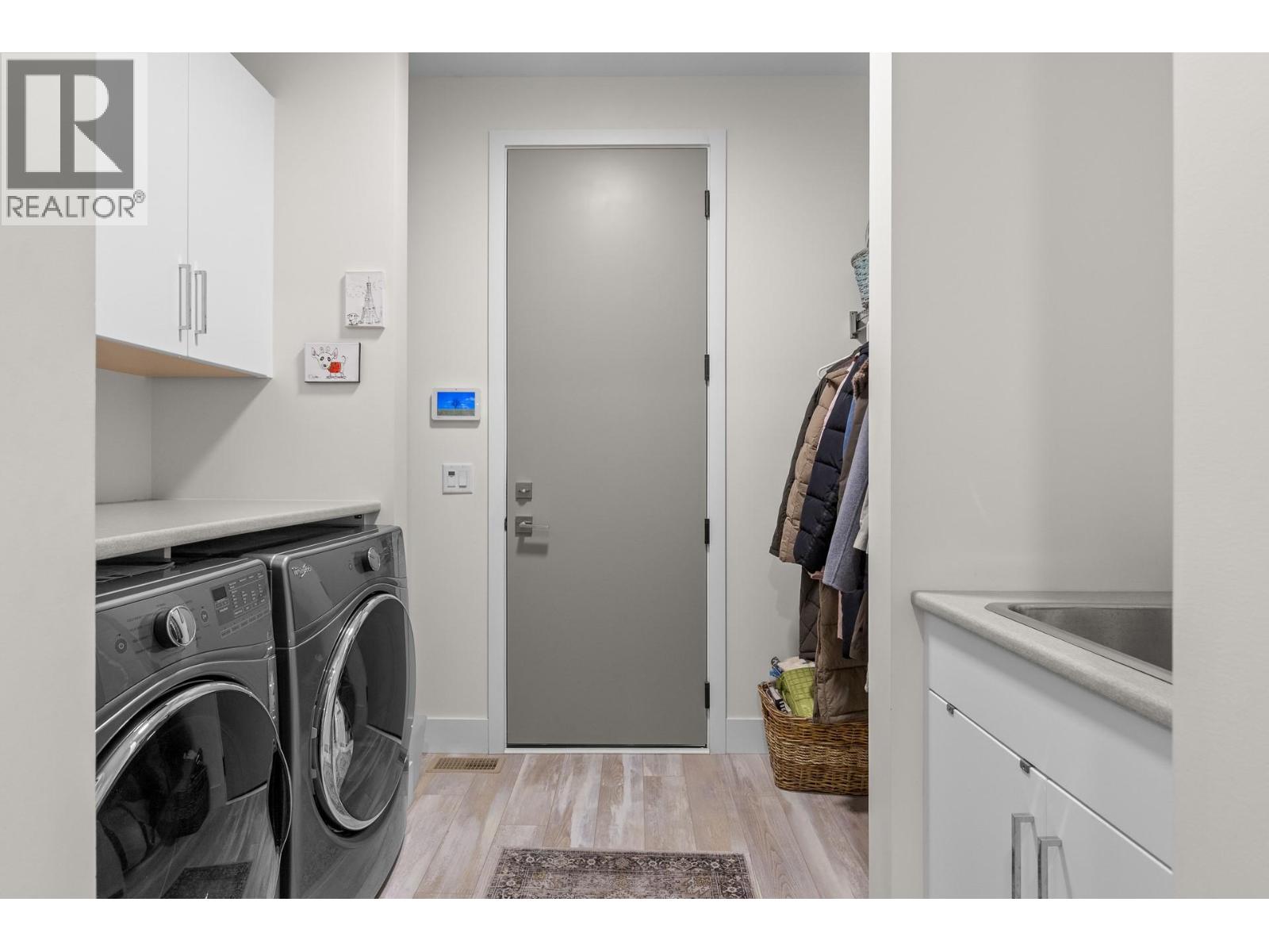 827 Saucier Avenue, Kelowna