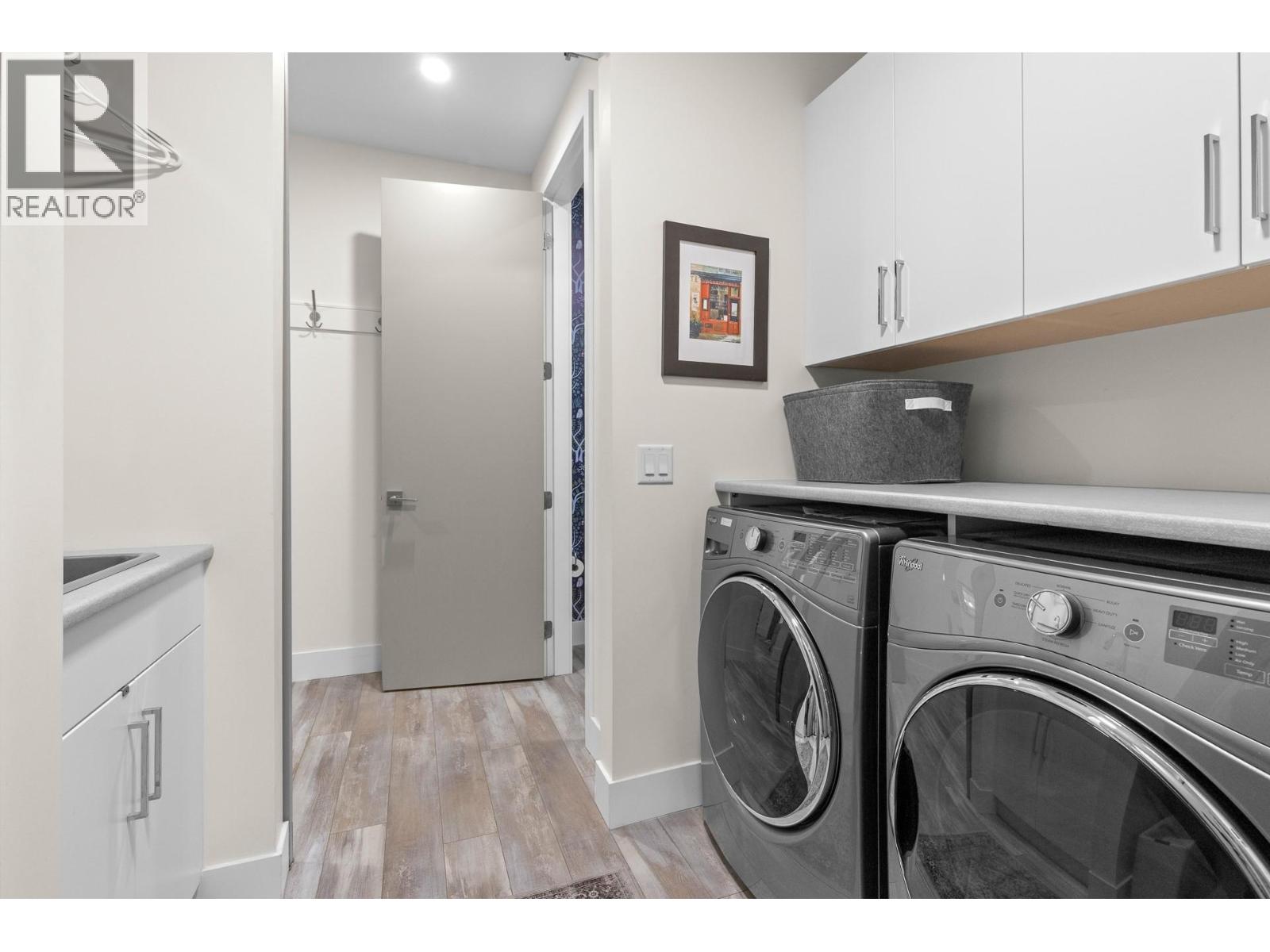 827 Saucier Avenue, Kelowna