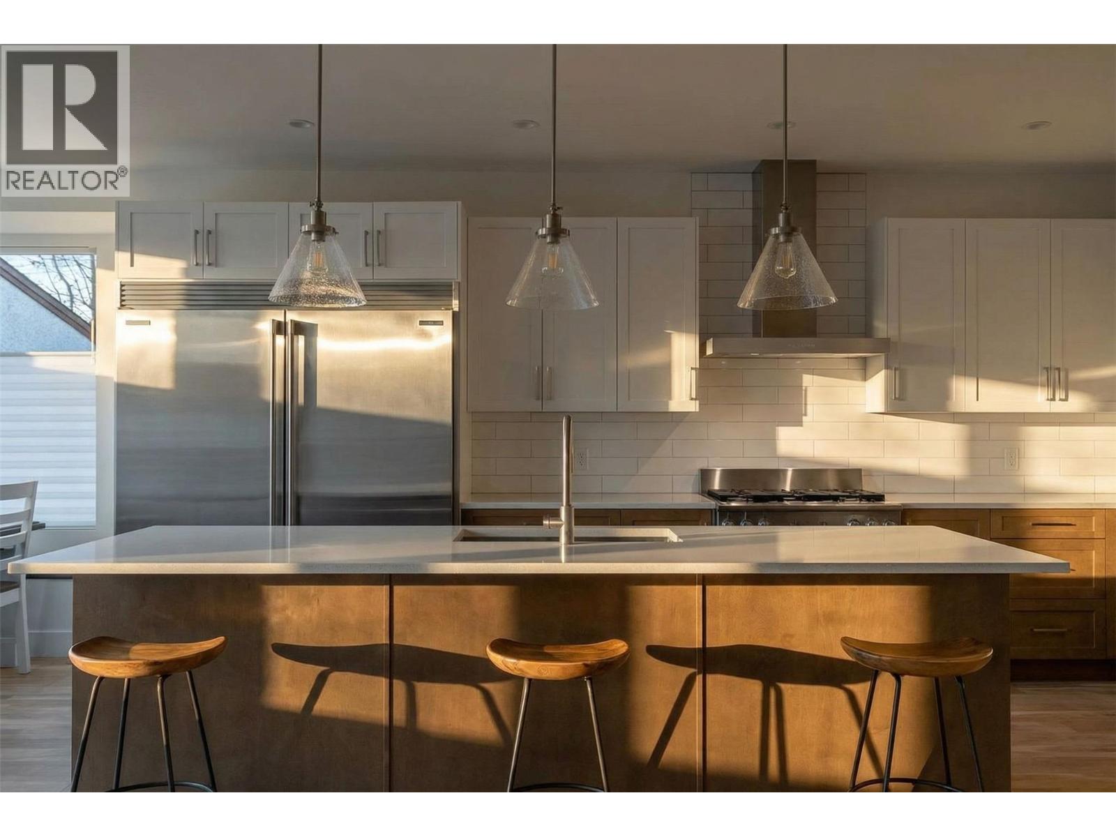 827 Saucier Avenue, Kelowna