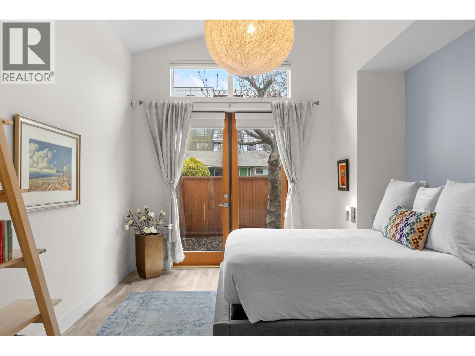 827 Saucier Avenue, Kelowna