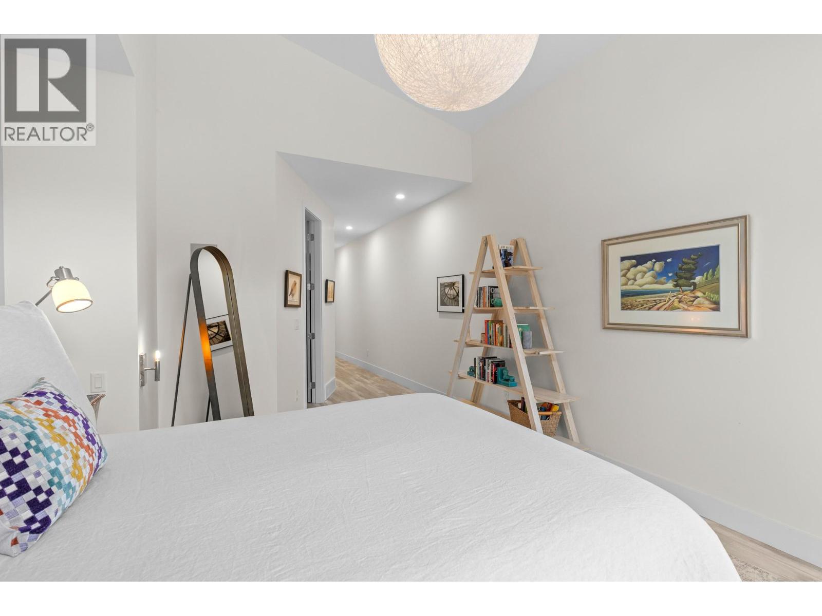 827 Saucier Avenue, Kelowna