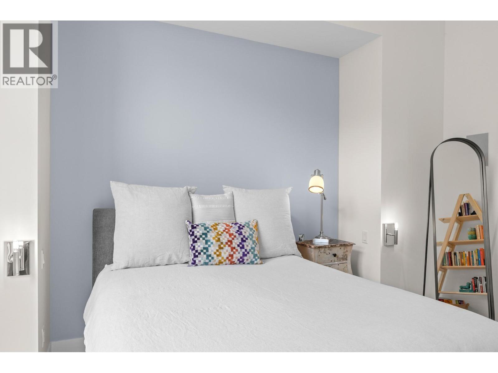 827 Saucier Avenue, Kelowna