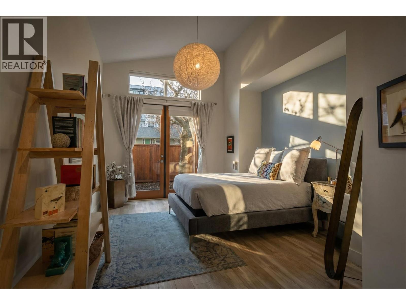 827 Saucier Avenue, Kelowna