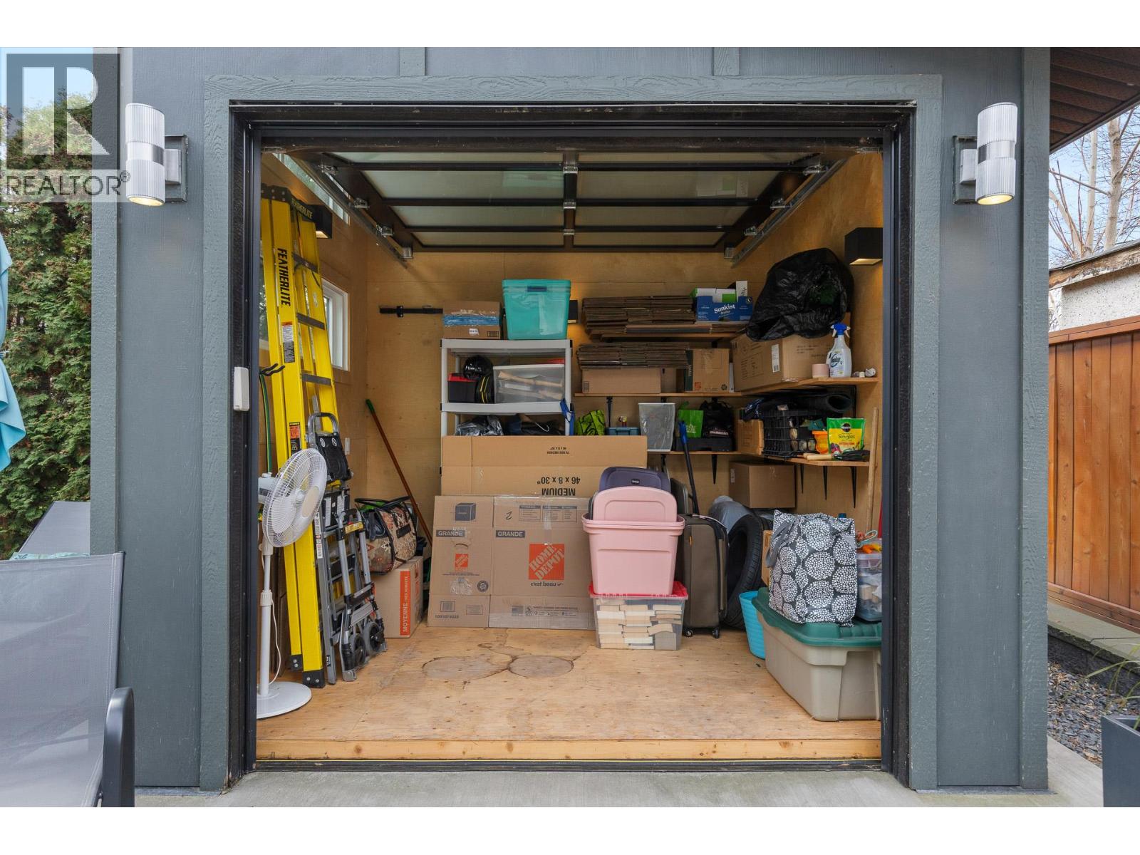 827 Saucier Avenue, Kelowna