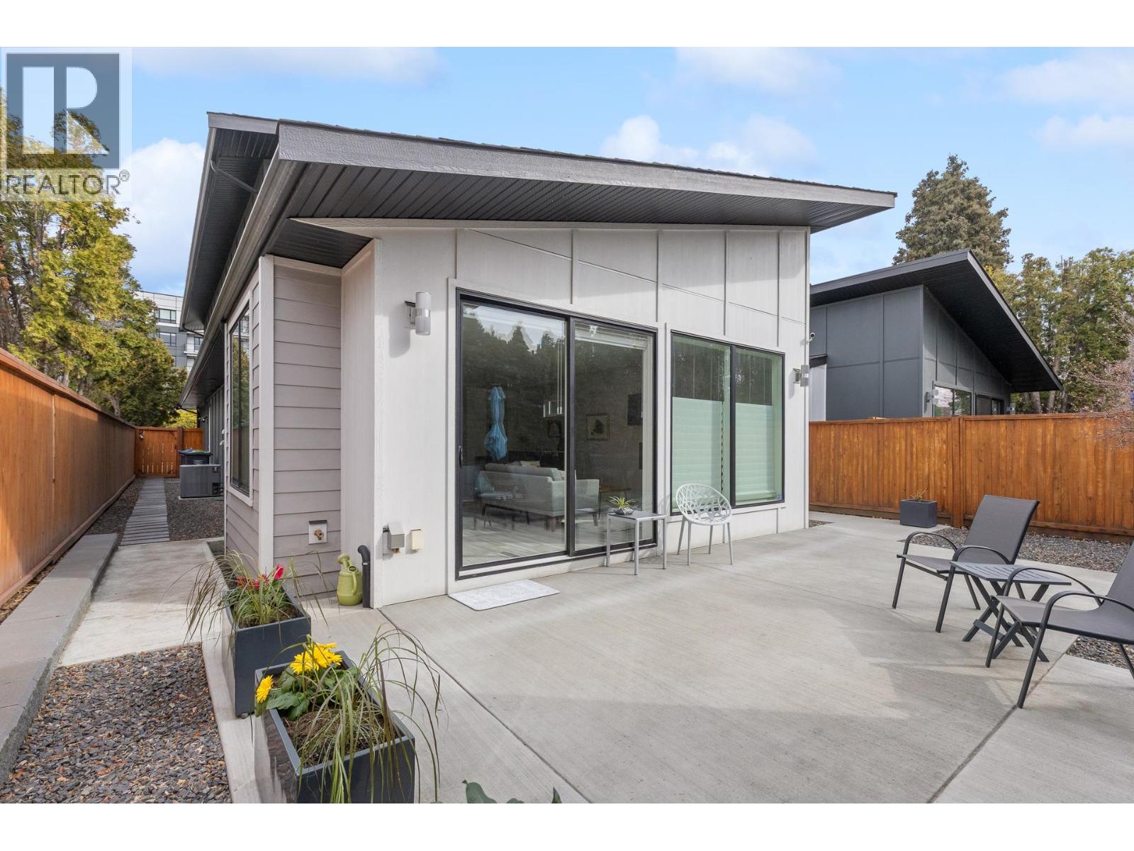 827 Saucier Avenue, Kelowna