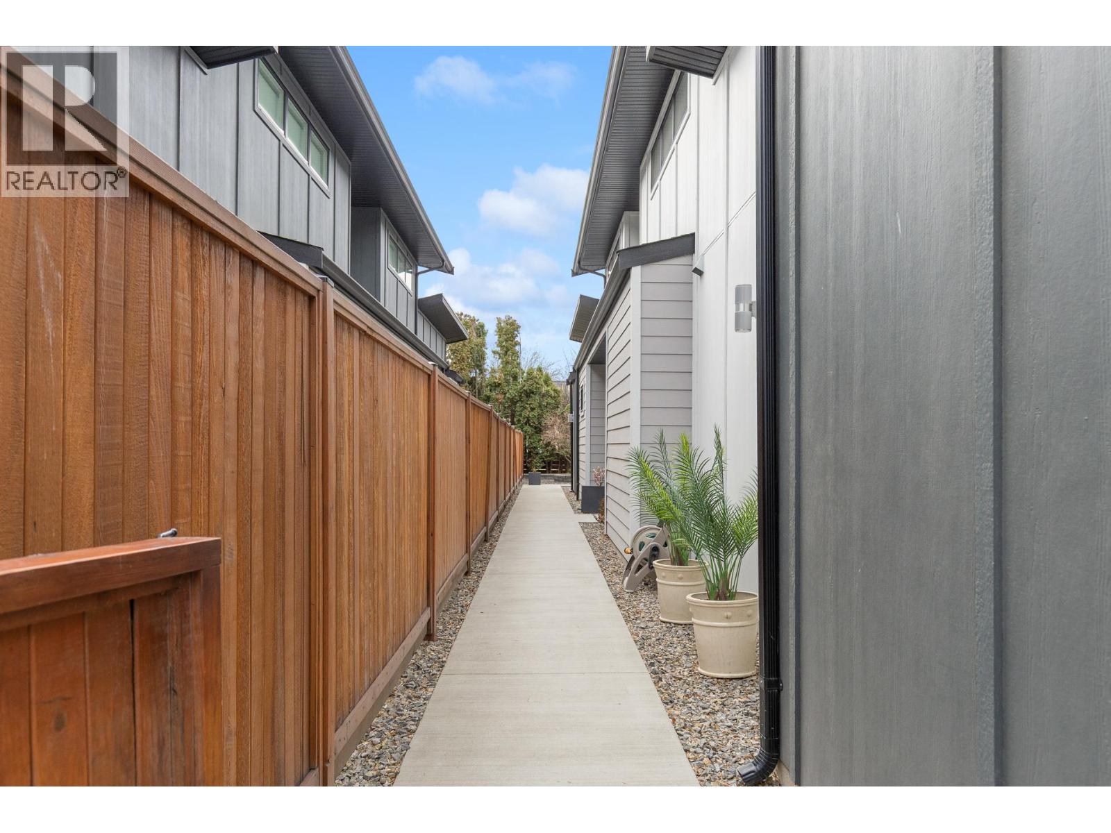 827 Saucier Avenue, Kelowna