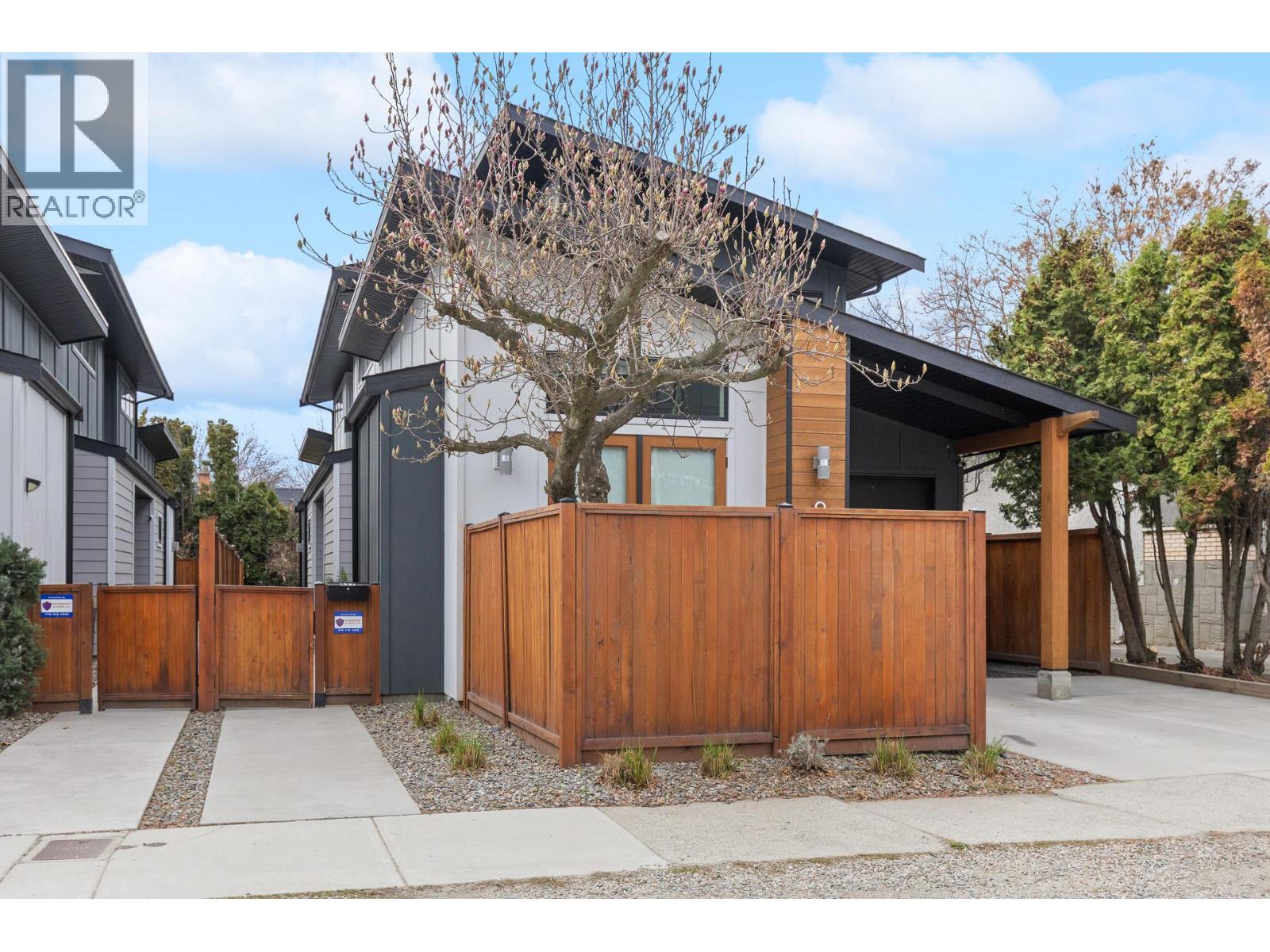 827 Saucier Avenue, Kelowna