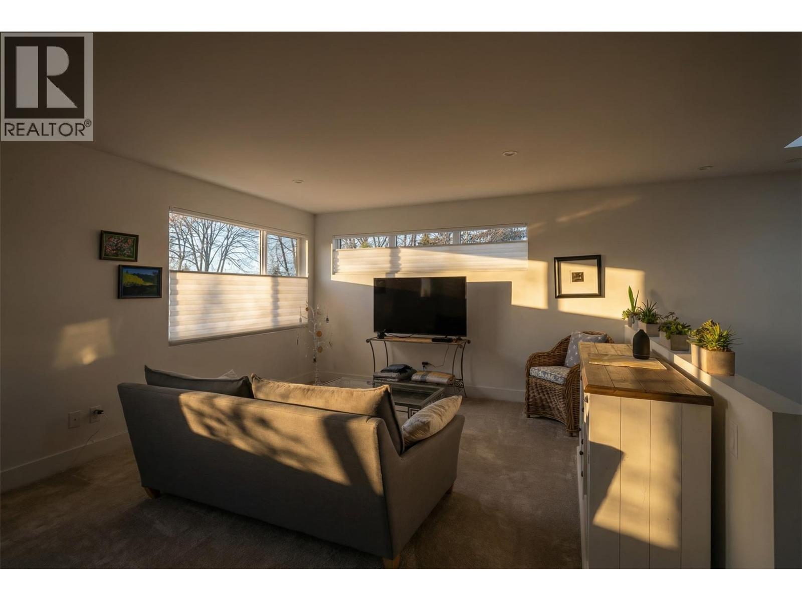 827 Saucier Avenue, Kelowna