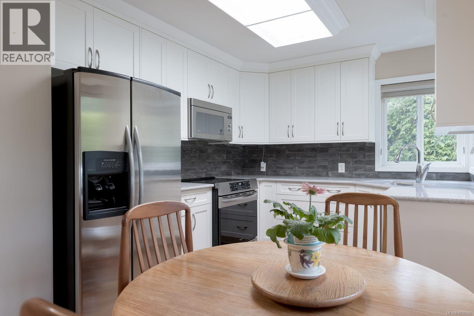 7228 Aulds Rd, Lantzville