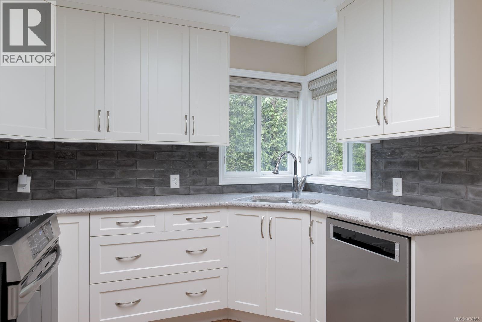 7228 Aulds Rd, Lantzville