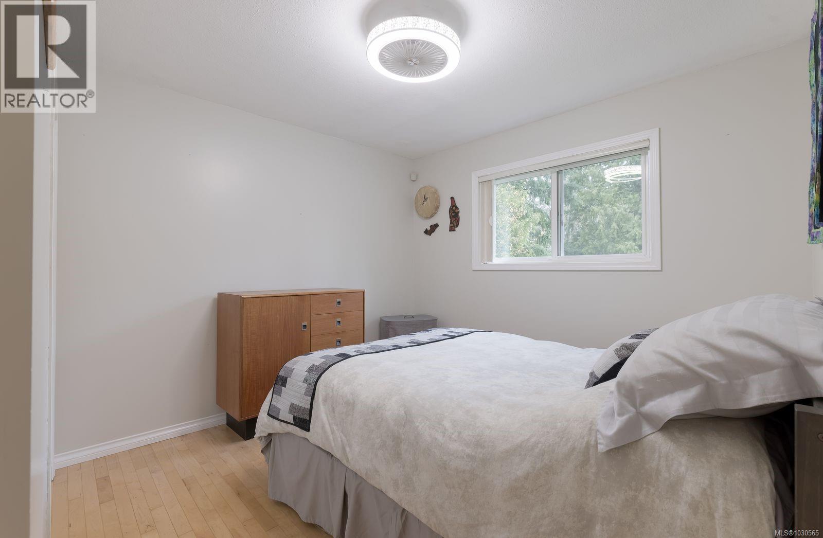 7228 Aulds Rd, Lantzville