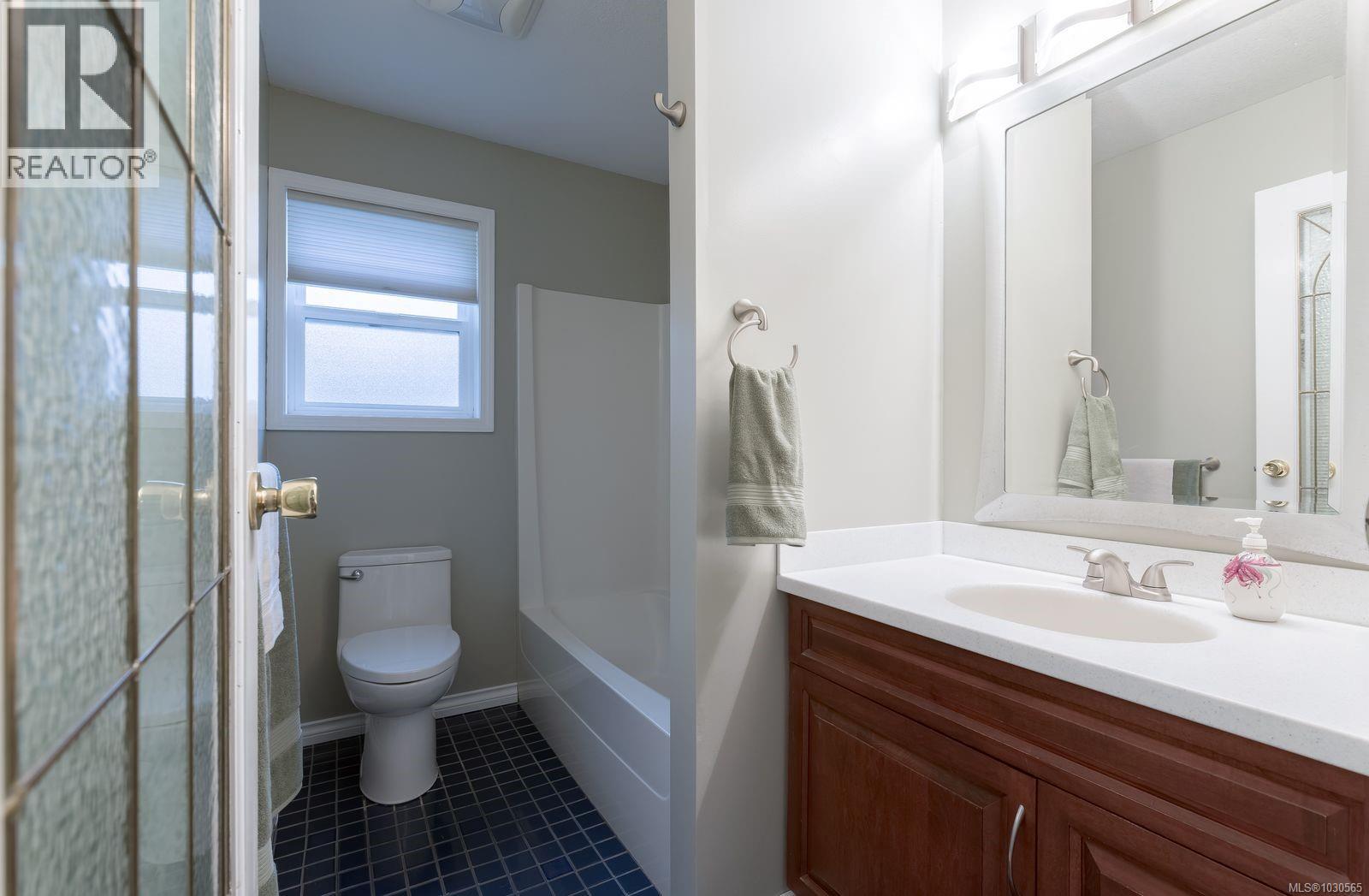 7228 Aulds Rd, Lantzville