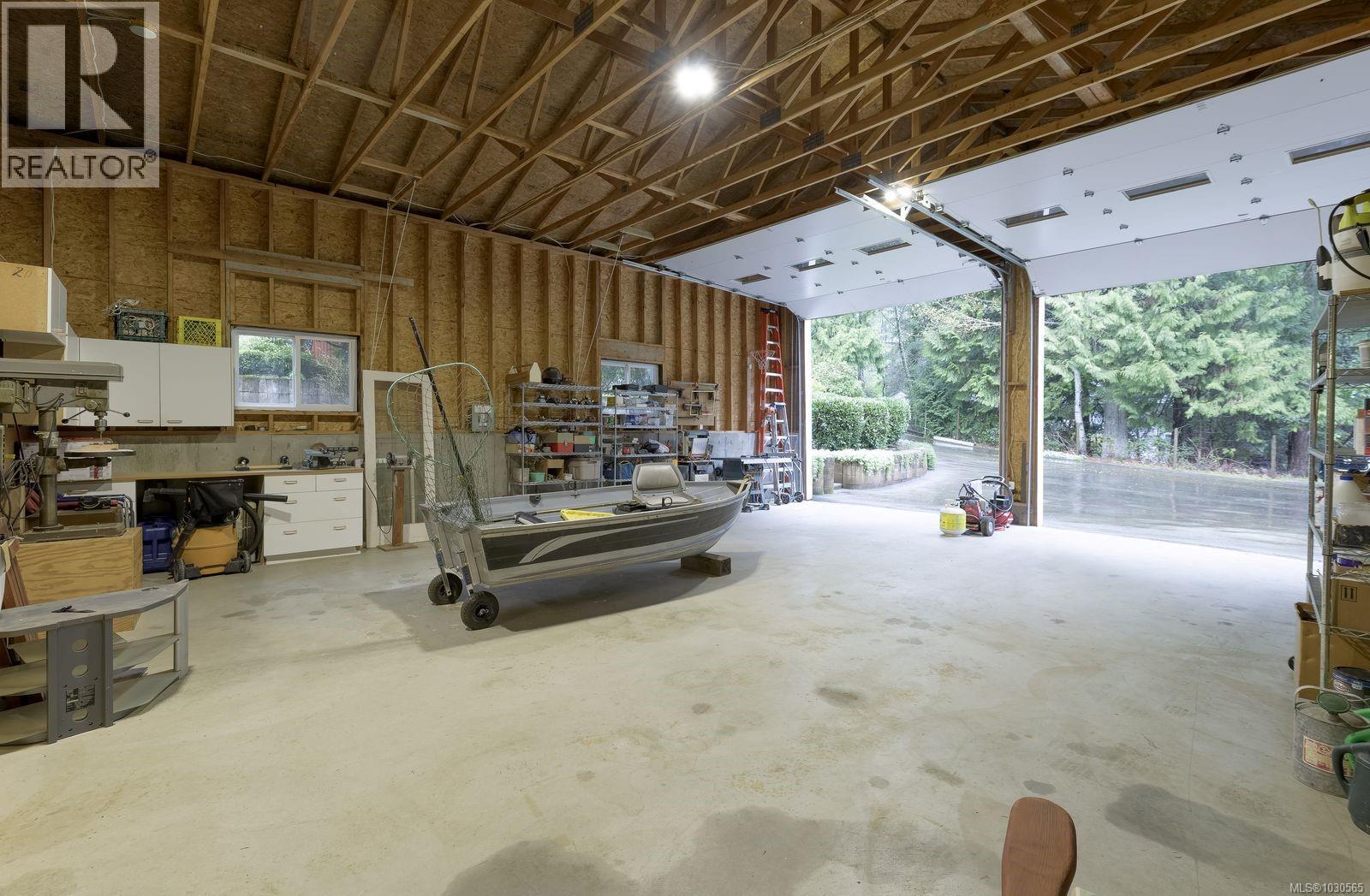 7228 Aulds Rd, Lantzville