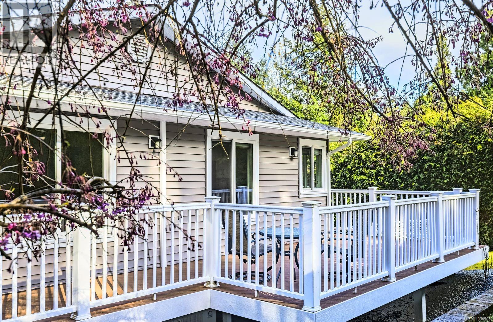 7228 Aulds Rd, Lantzville