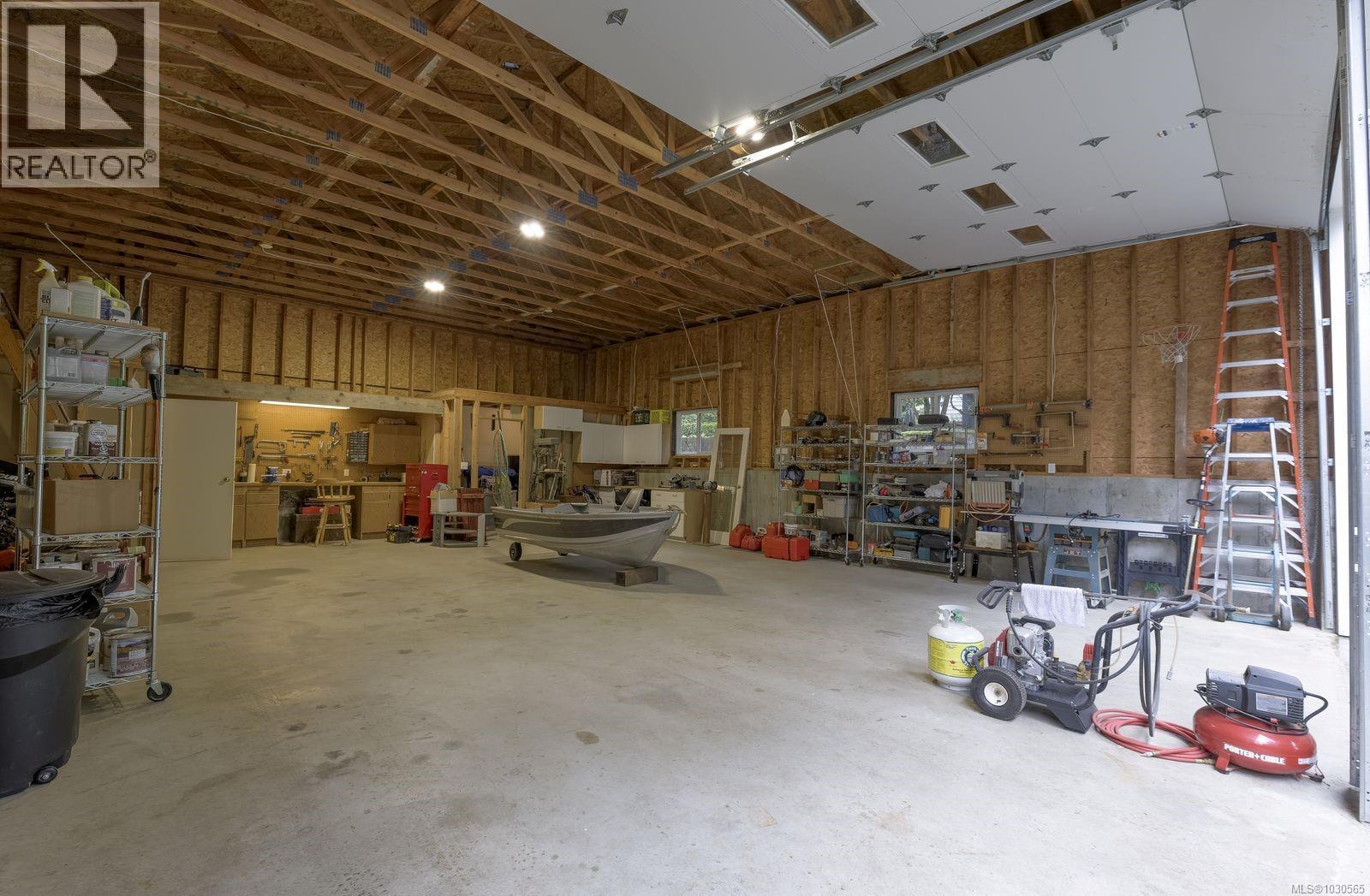 7228 Aulds Rd, Lantzville