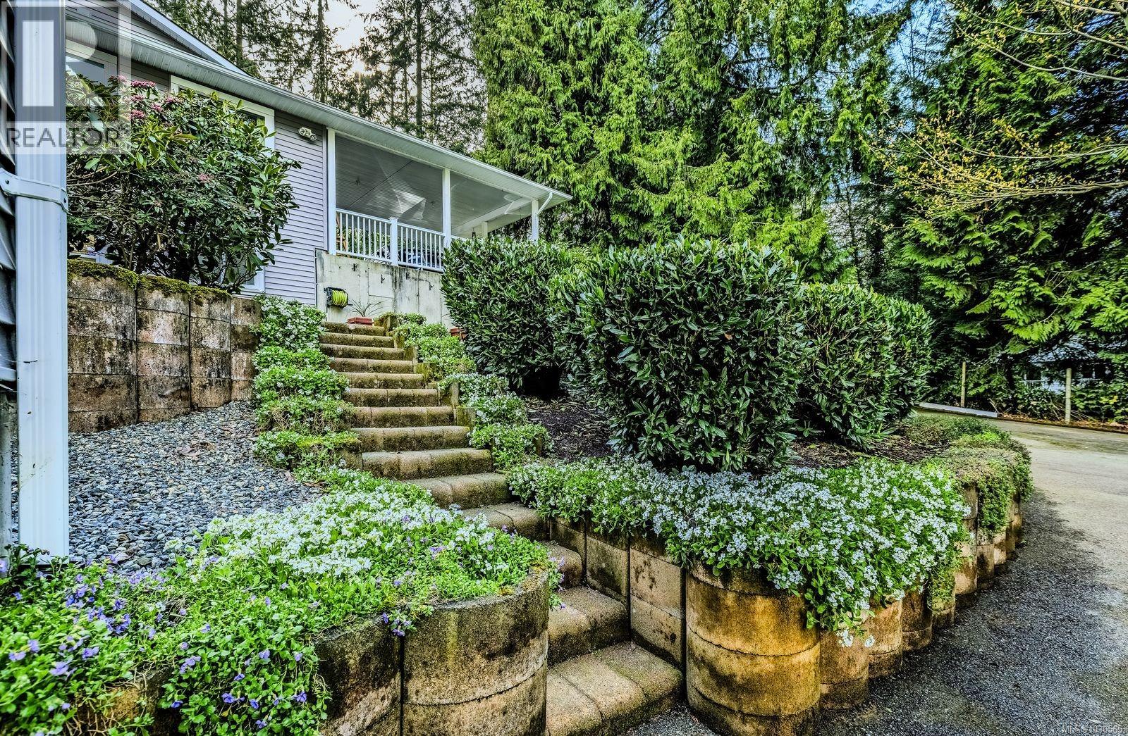 7228 Aulds Rd, Lantzville