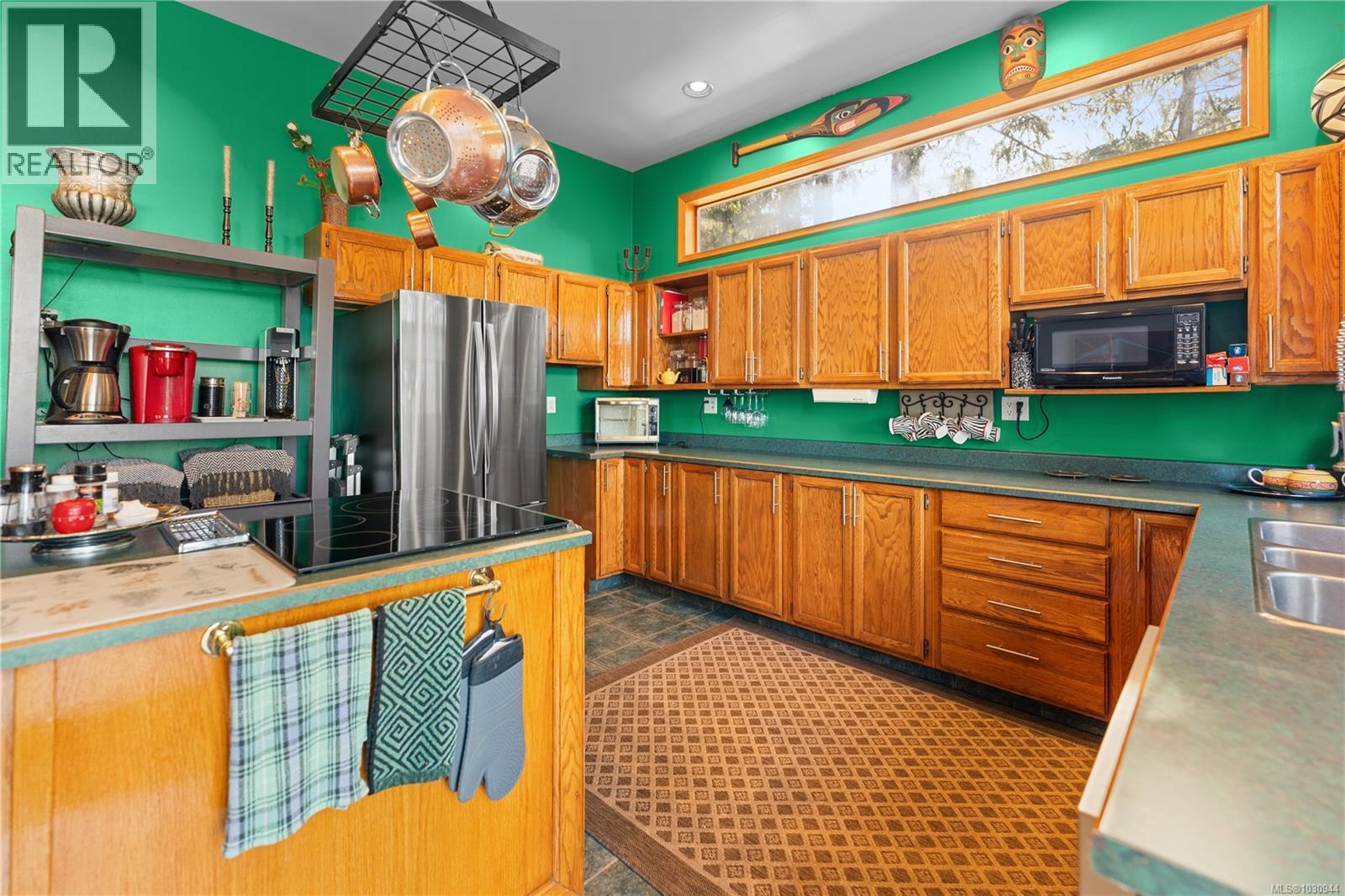 1059 Pat Burns Ave, Gabriola Island