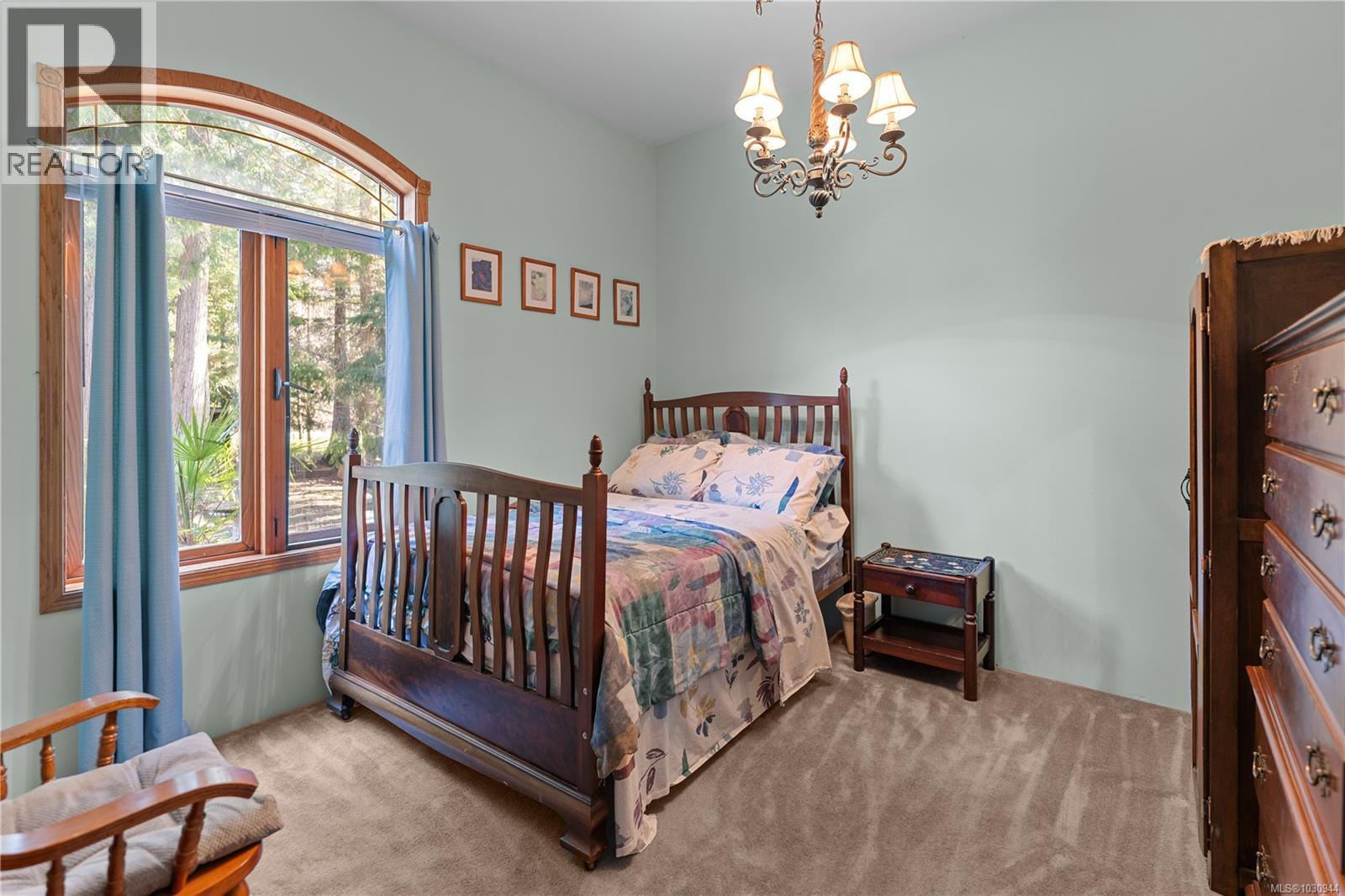 1059 Pat Burns Ave, Gabriola Island