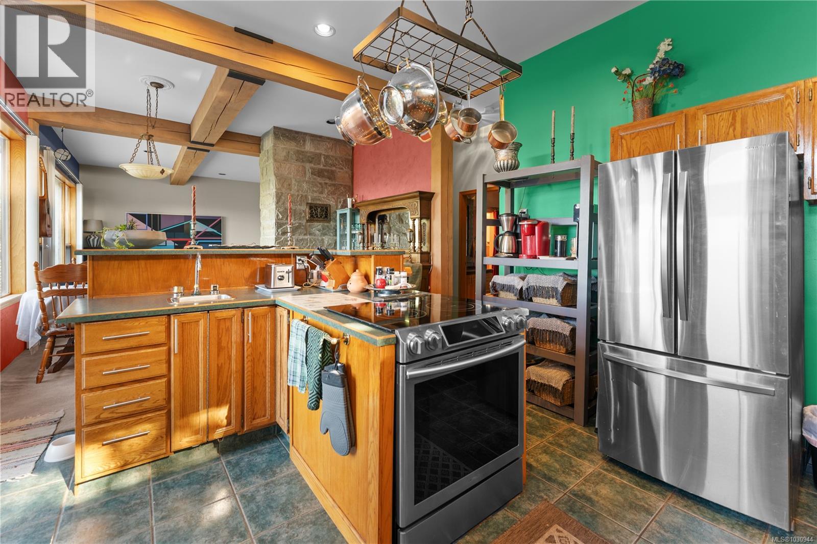 1059 Pat Burns Ave, Gabriola Island