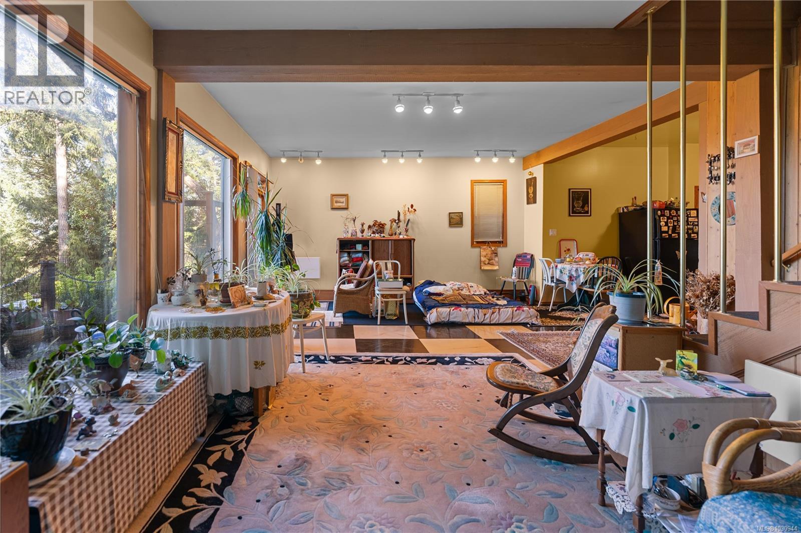 1059 Pat Burns Ave, Gabriola Island