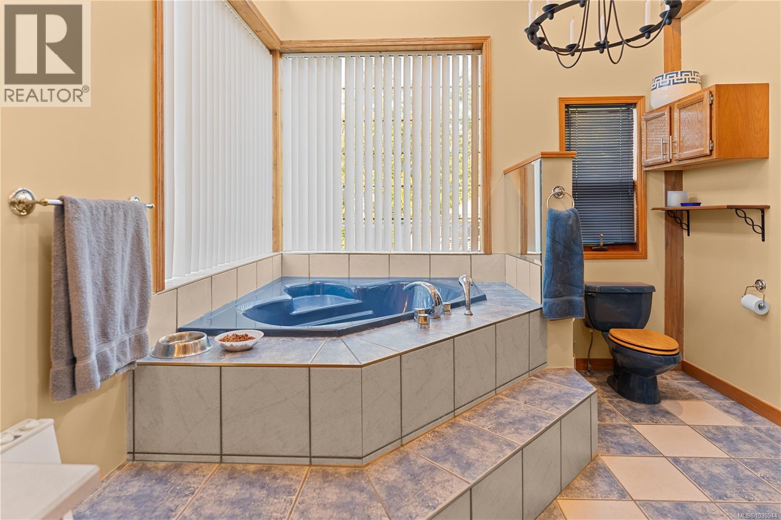 1059 Pat Burns Ave, Gabriola Island