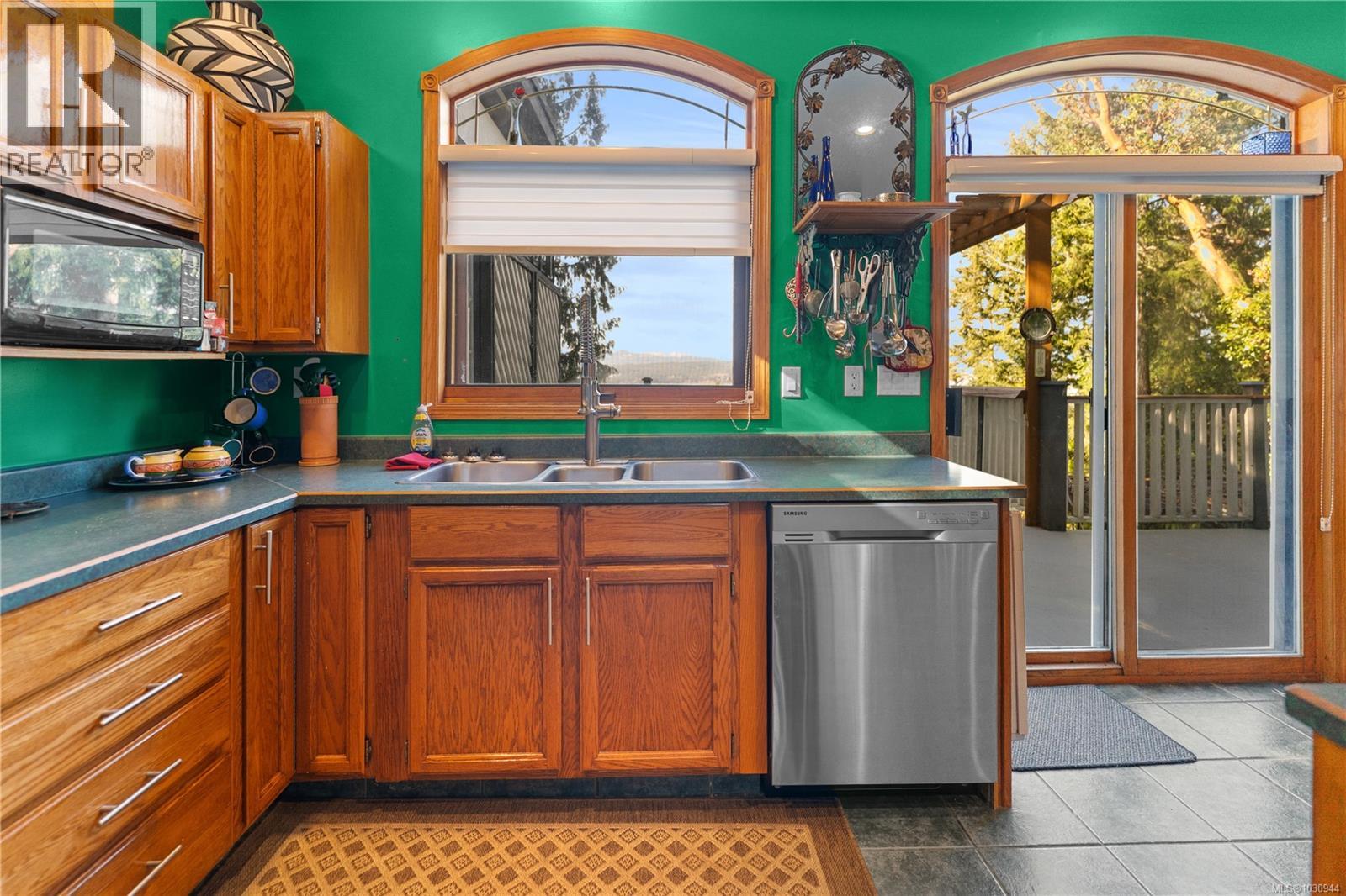 1059 Pat Burns Ave, Gabriola Island