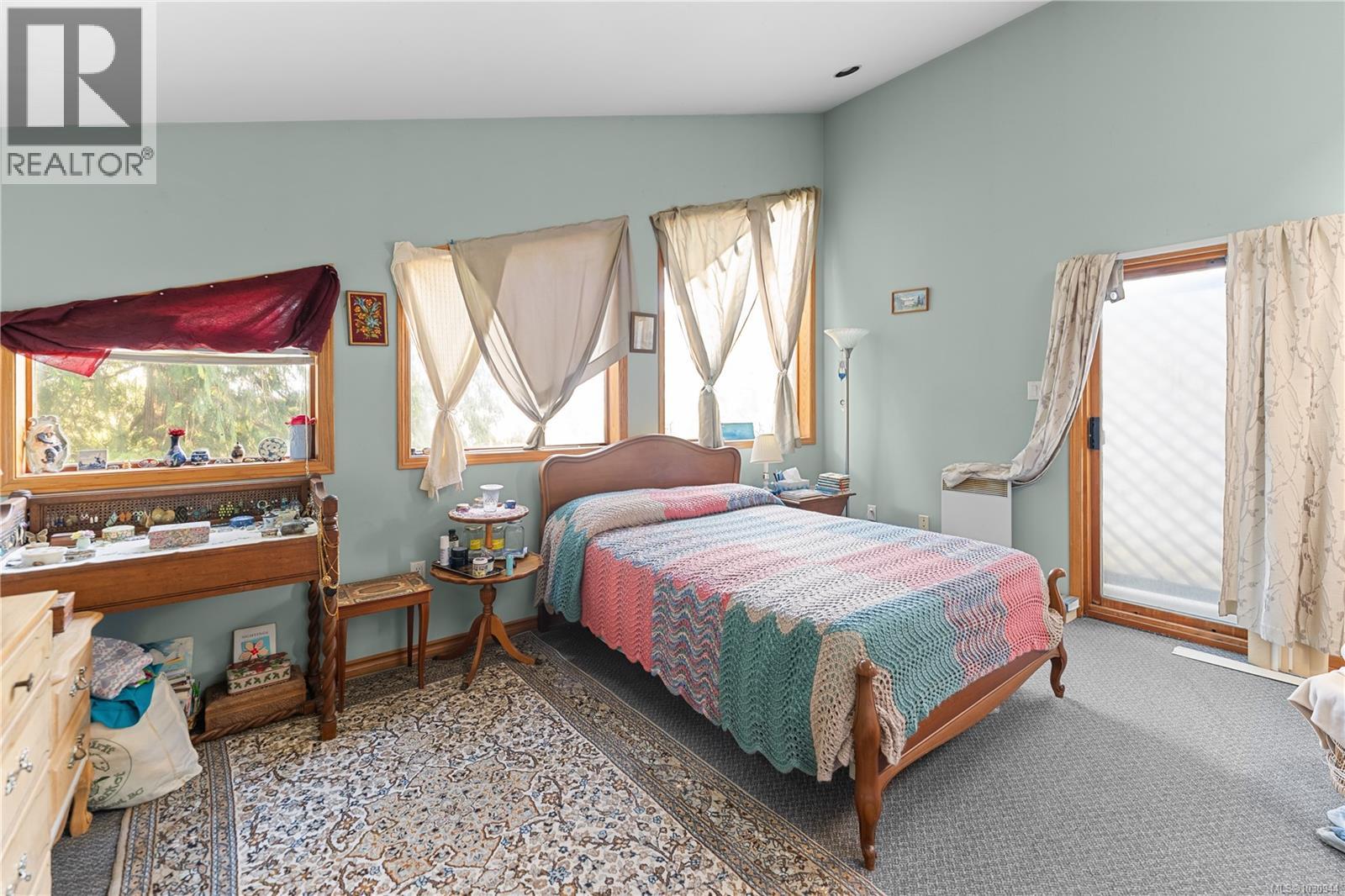 1059 Pat Burns Ave, Gabriola Island