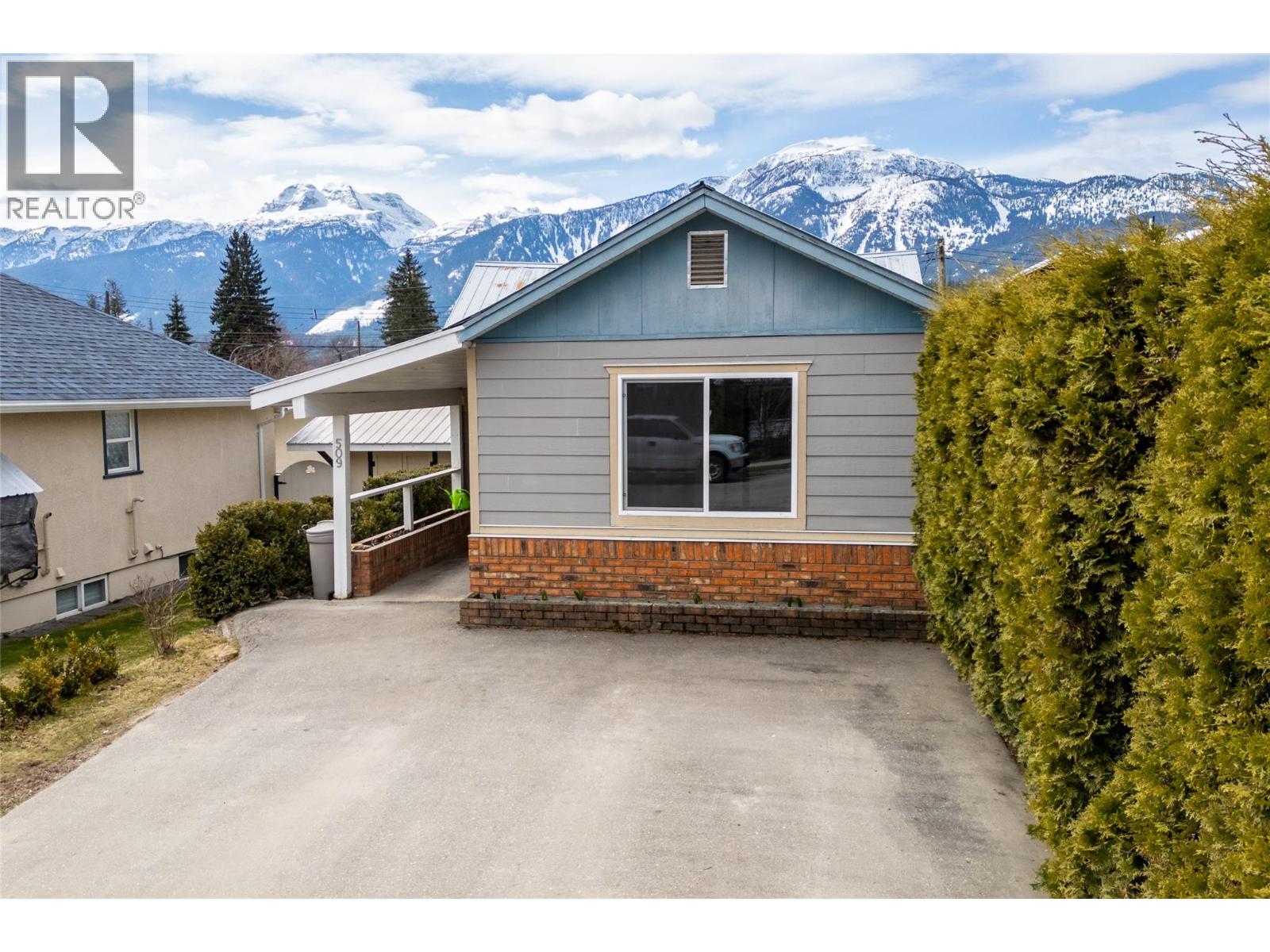 509 Eighth Street East, Revelstoke