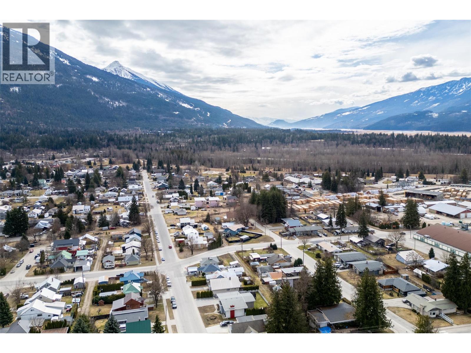  509 Eighth Street East, Revelstoke