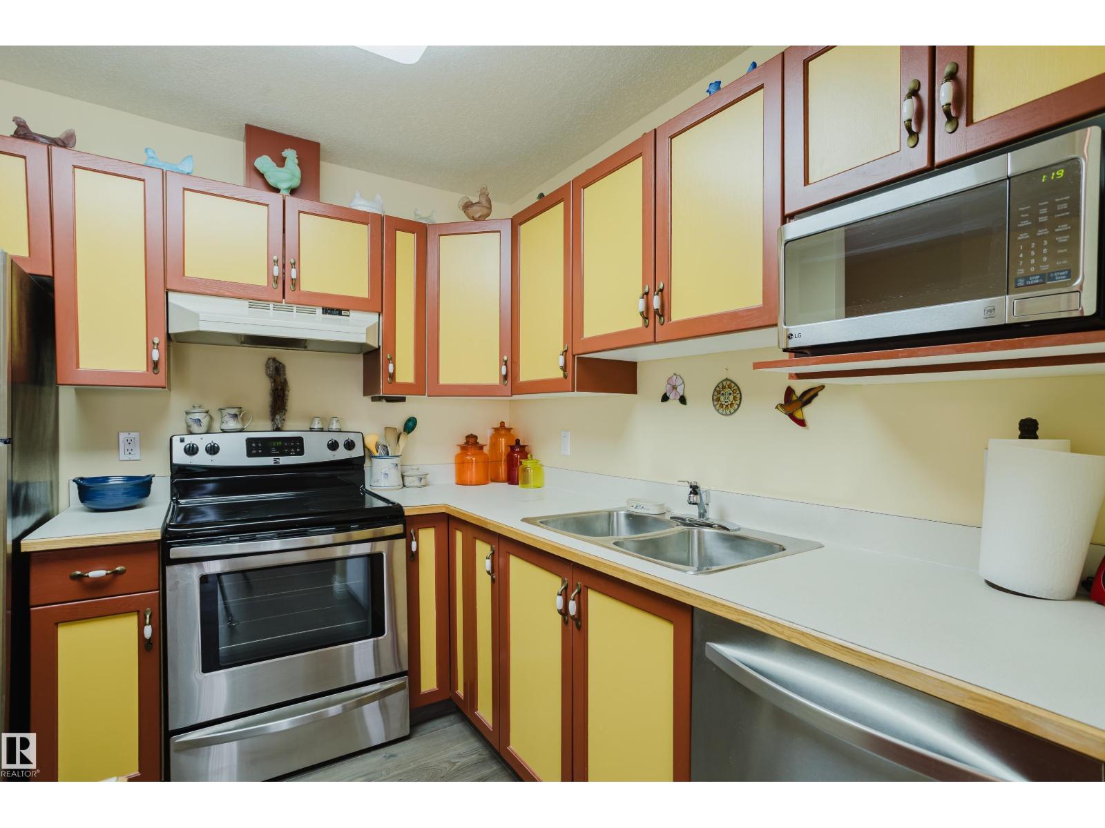 #25 9926 80 AV NW, Edmonton