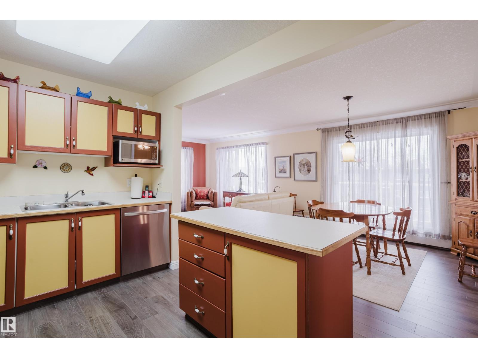 #25 9926 80 AV NW, Edmonton