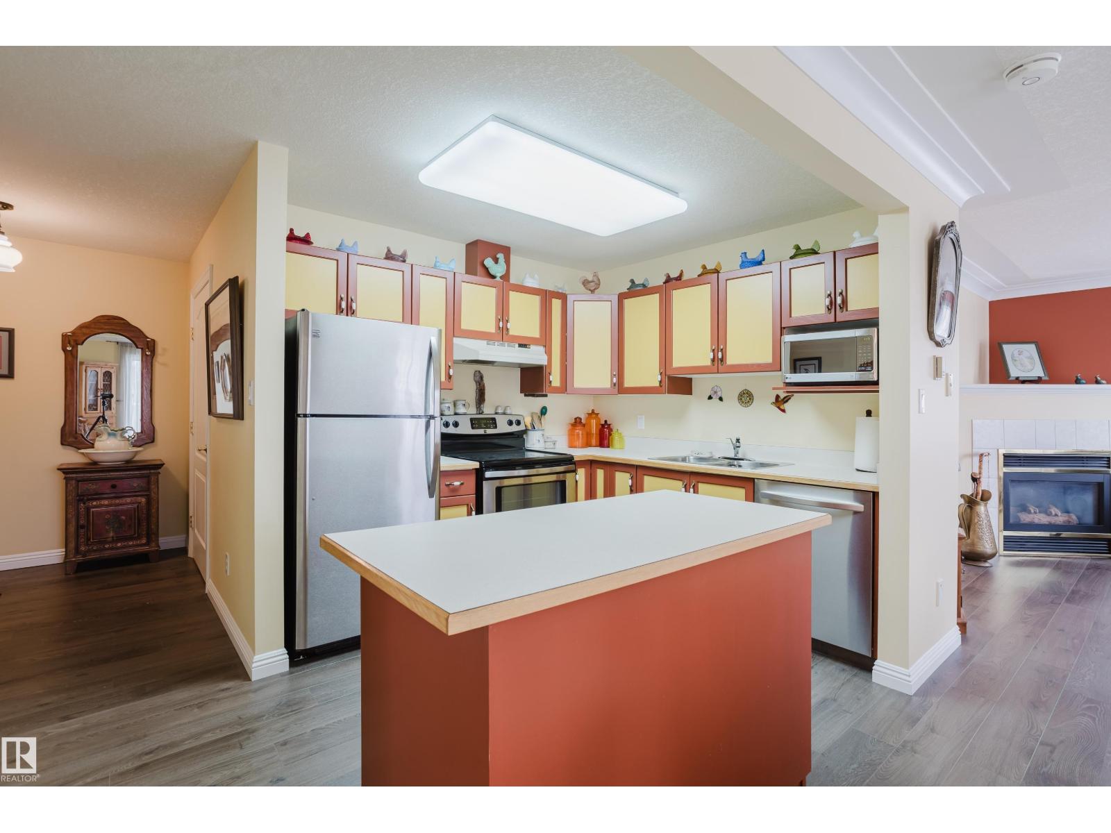 #25 9926 80 AV NW - 8