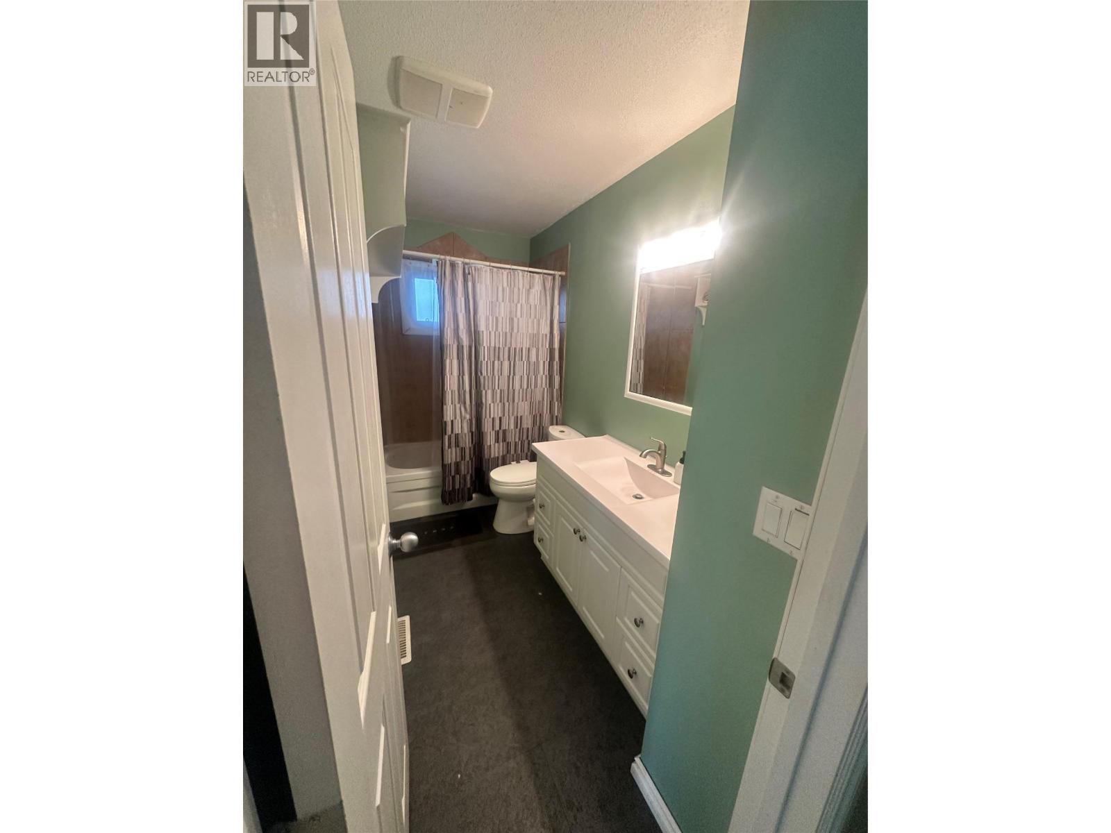 5301 44A Avenue NW, Chetwynd