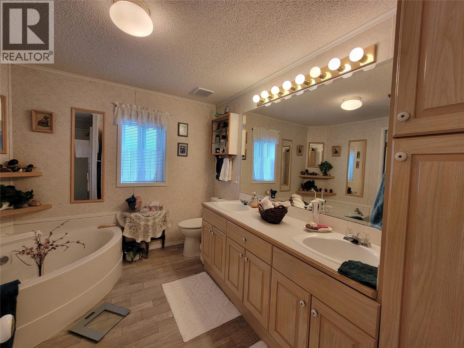 1292 Highway 3A Unit# 32, Keremeos