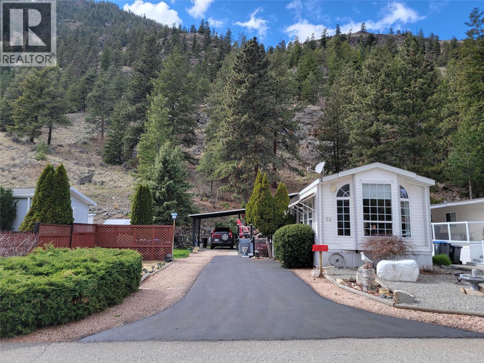 1292 Highway 3A Unit# 32, Keremeos