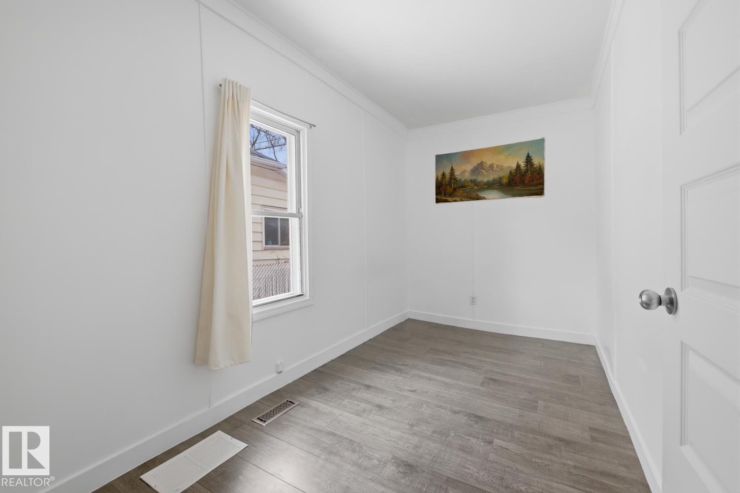 10927 93 ST NW NW - 12