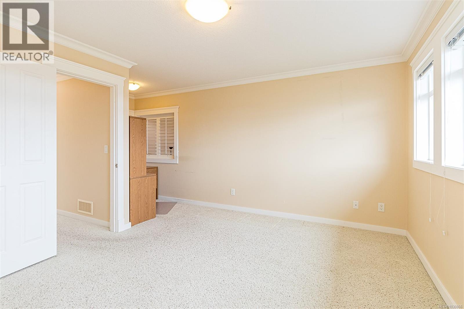 #6 500 Russell Rd - 14