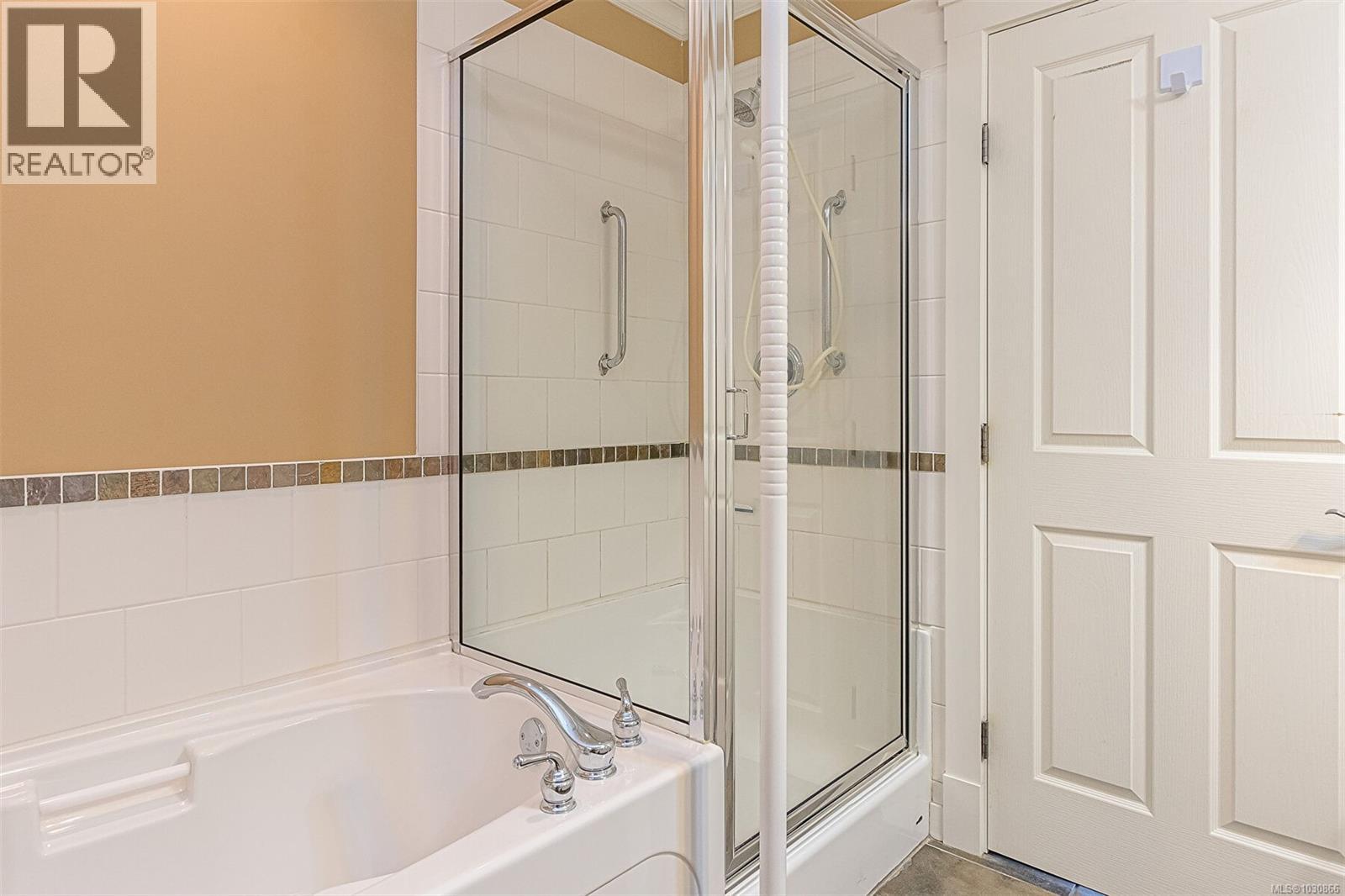 #6 500 Russell Rd - 11