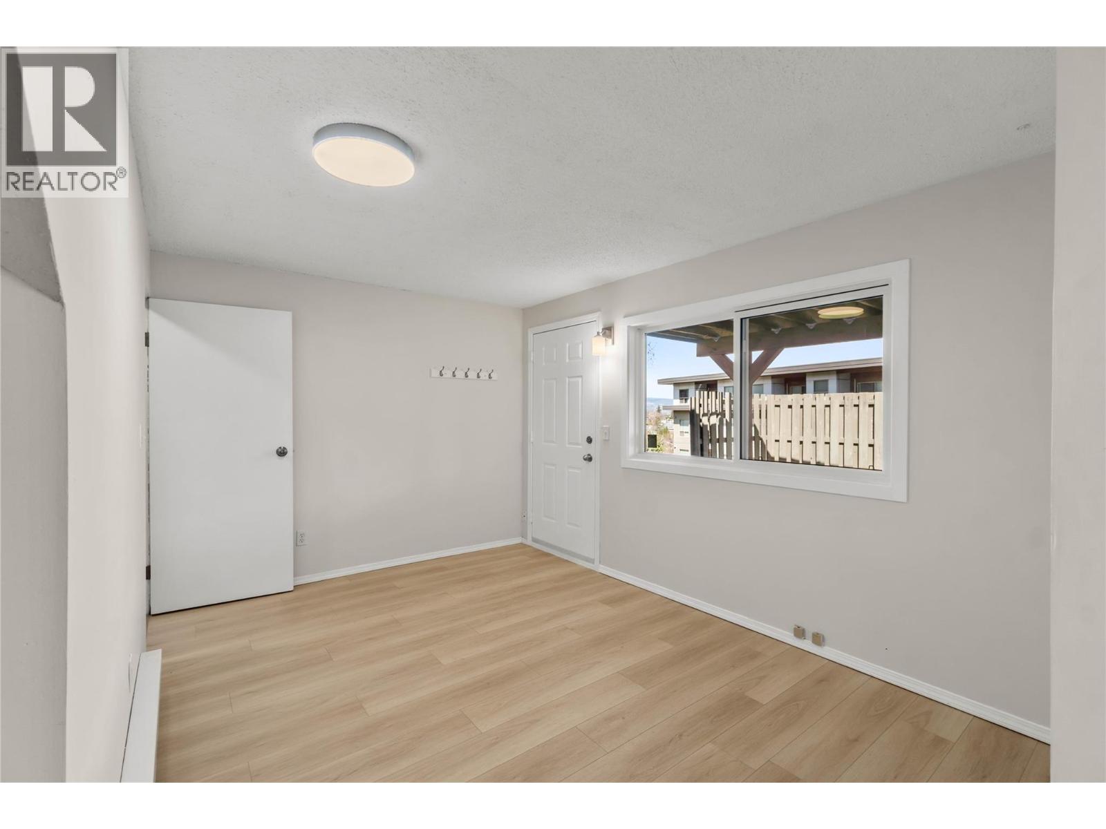 320 WHITESHIELD CRESCENT - 21