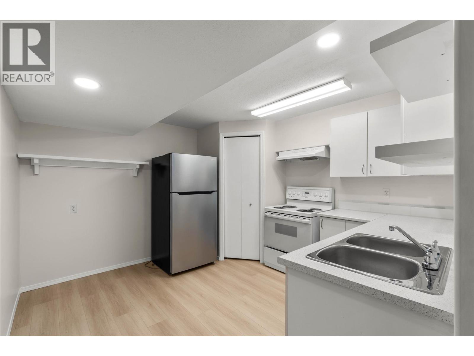 320 WHITESHIELD CRESCENT - 25