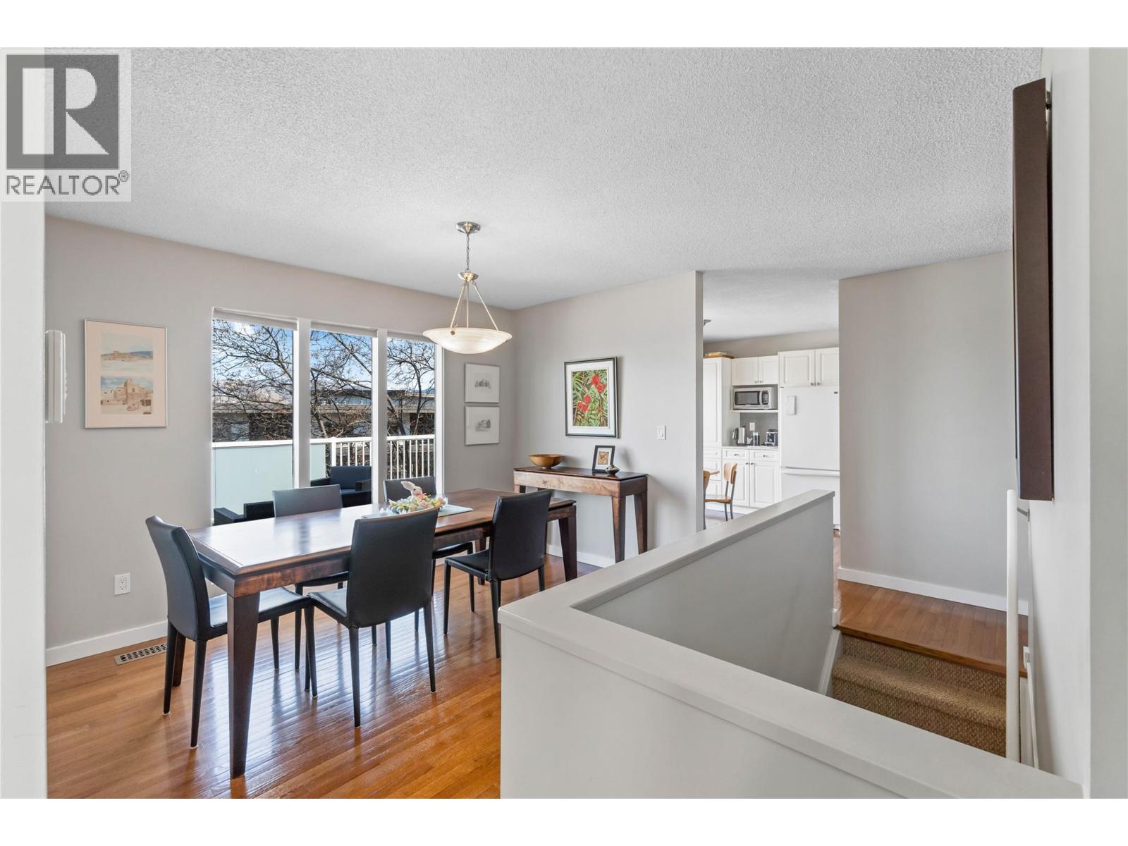 320 WHITESHIELD Crescent - 3