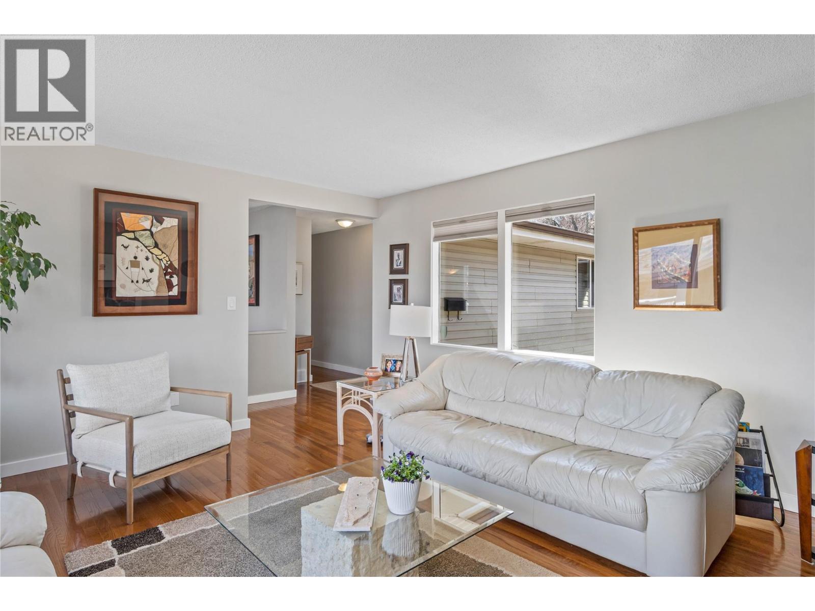 320 WHITESHIELD Crescent - 12
