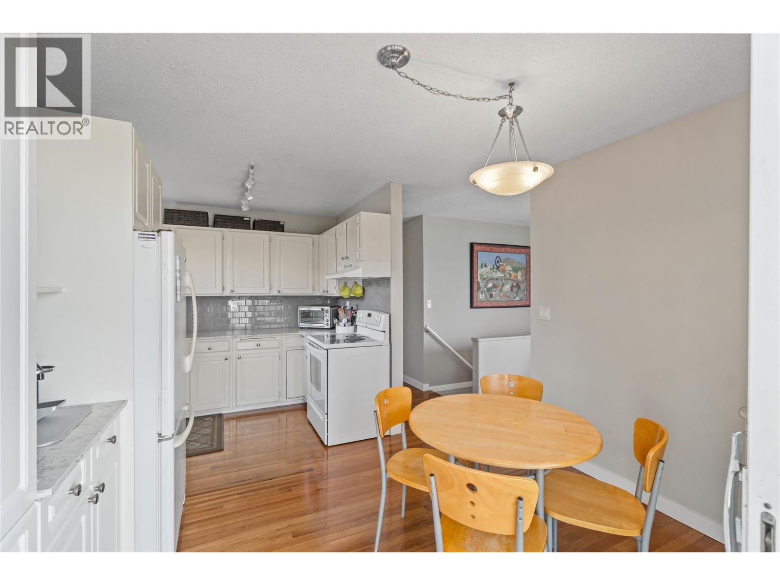 320 WHITESHIELD Crescent - 19
