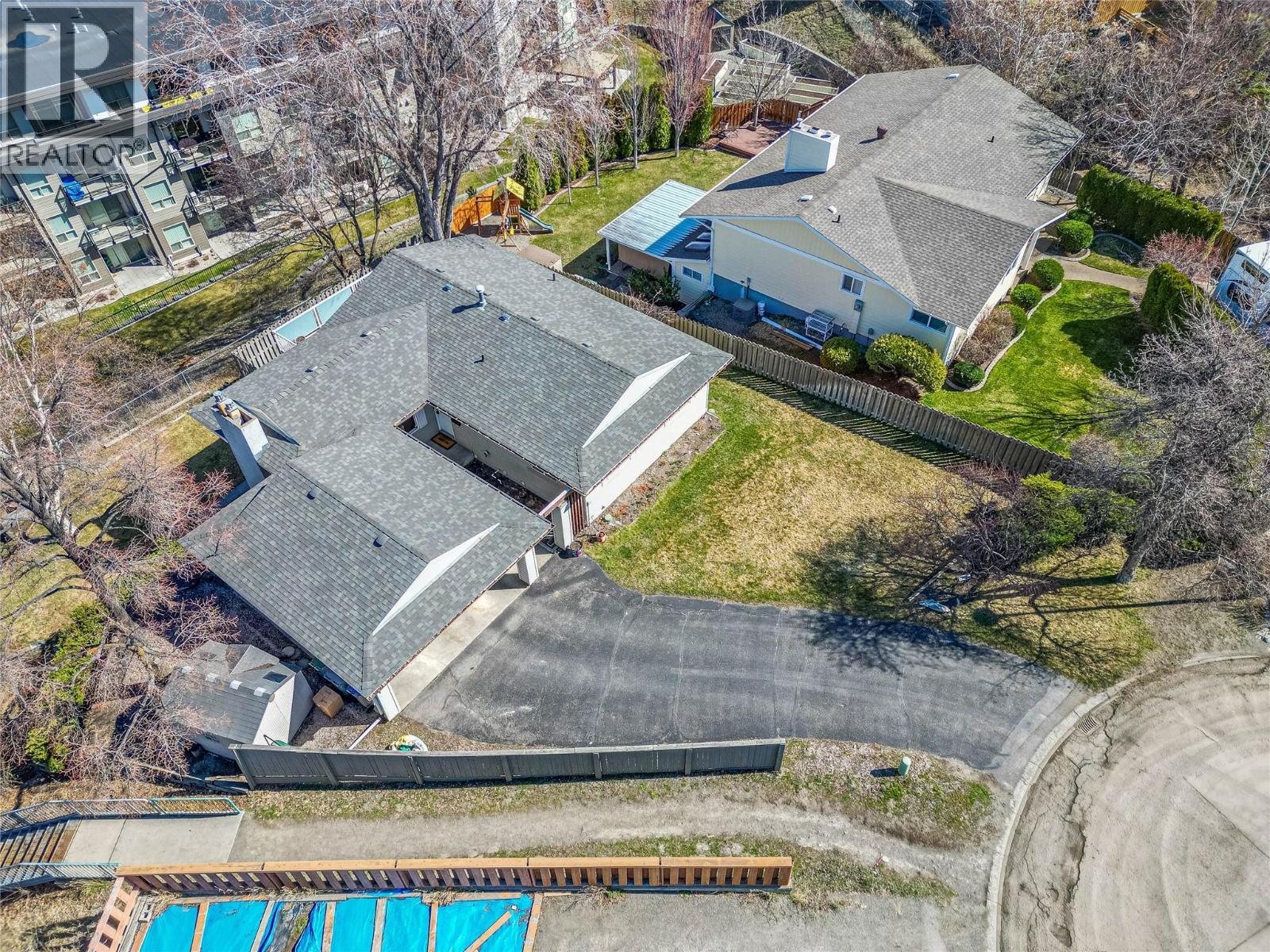 320 WHITESHIELD Crescent - 31