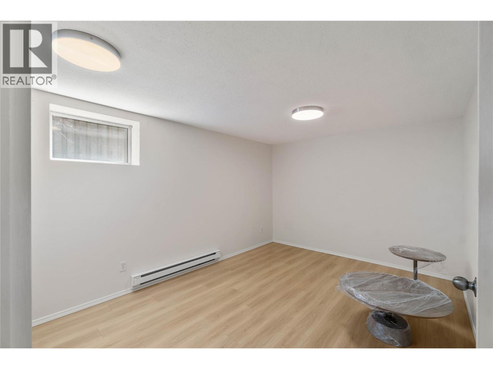 320 WHITESHIELD CRESCENT - 24