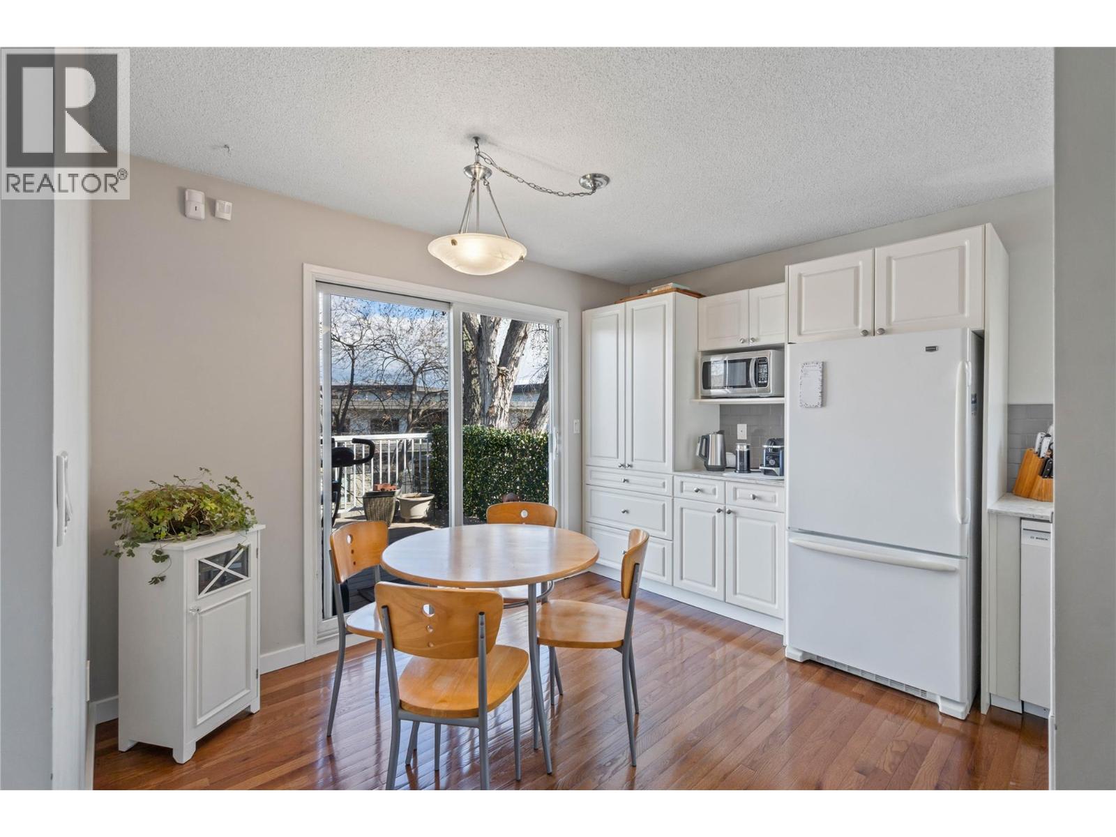 320 WHITESHIELD Crescent - 4