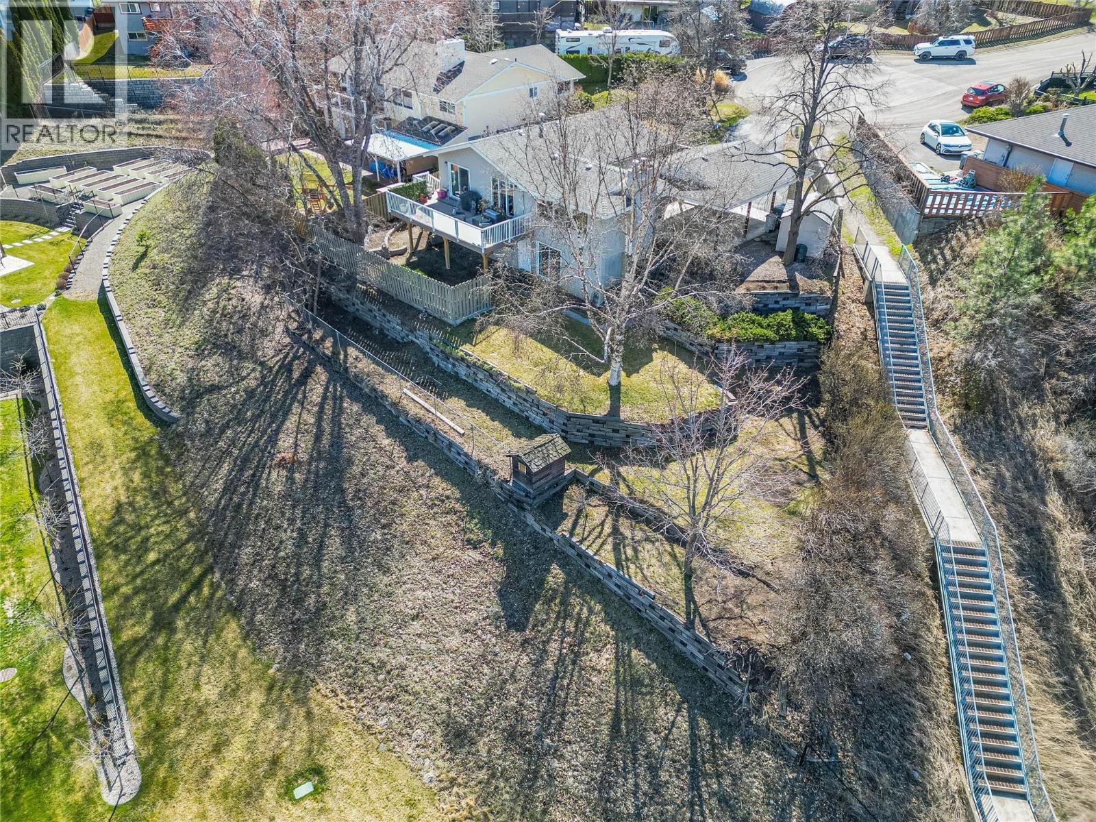 320 WHITESHIELD Crescent - 33