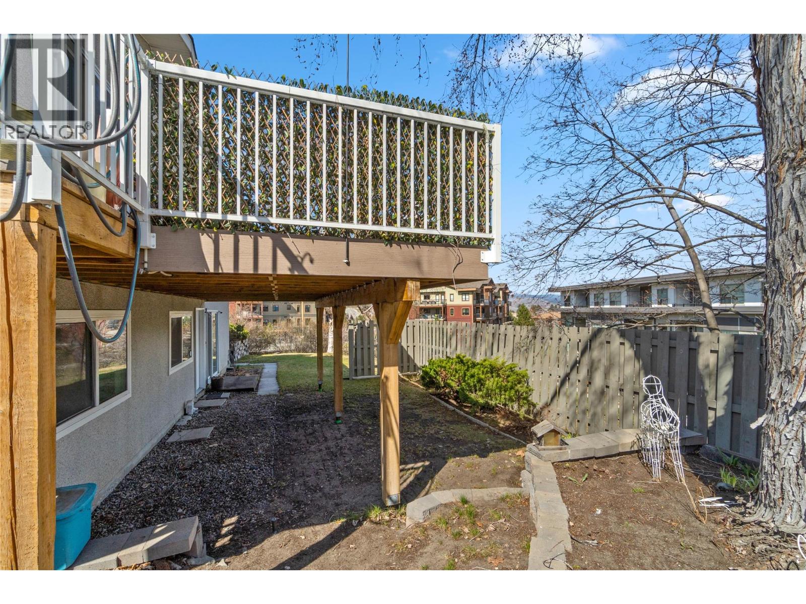 320 WHITESHIELD Crescent - 40