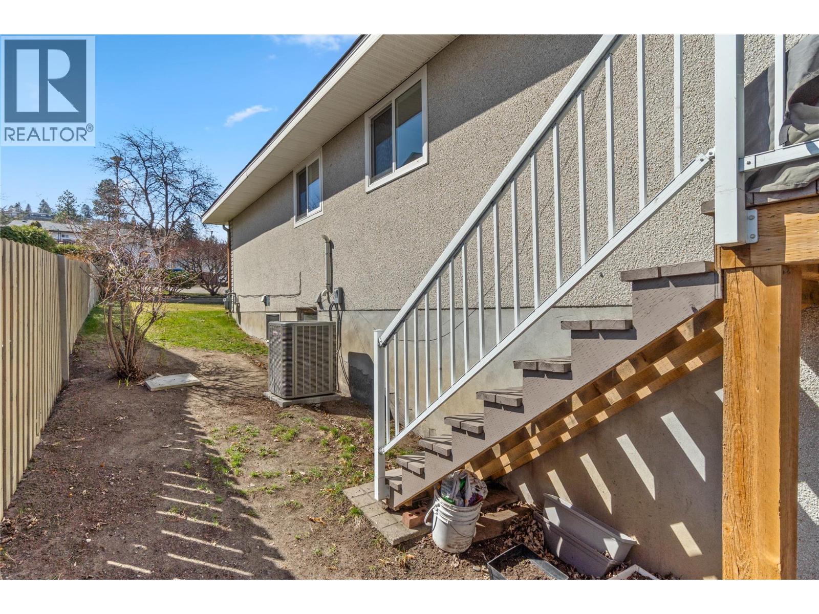 320 WHITESHIELD Crescent - 41
